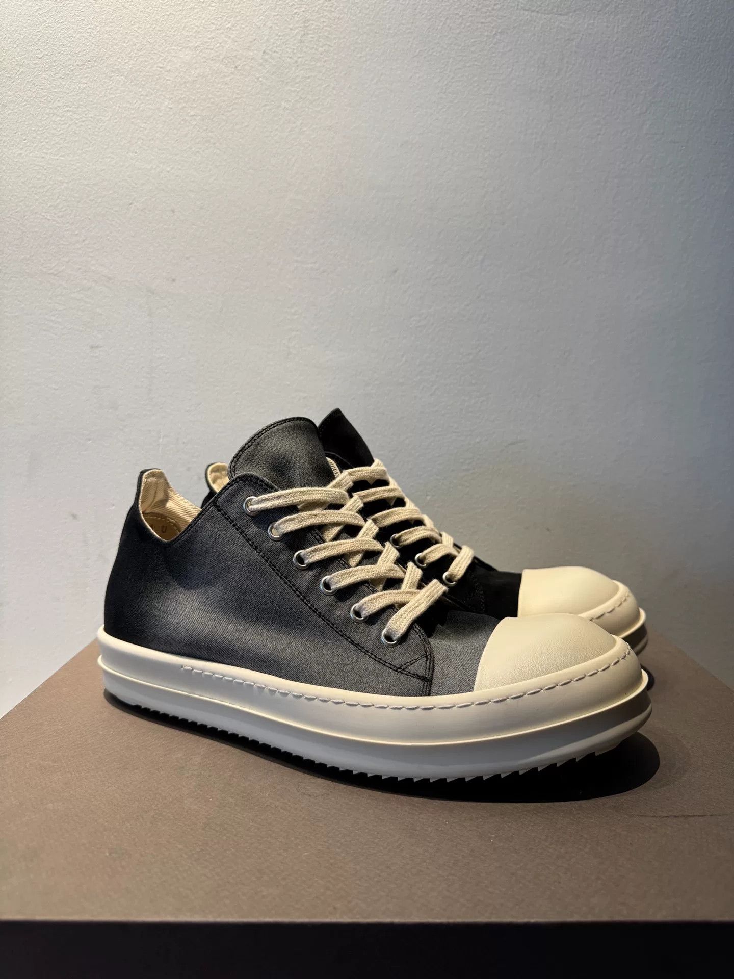 Rick Owens rick owens low-top gradient sneakers size 41 Size US 8 / EU 41 - 3 Thumbnail