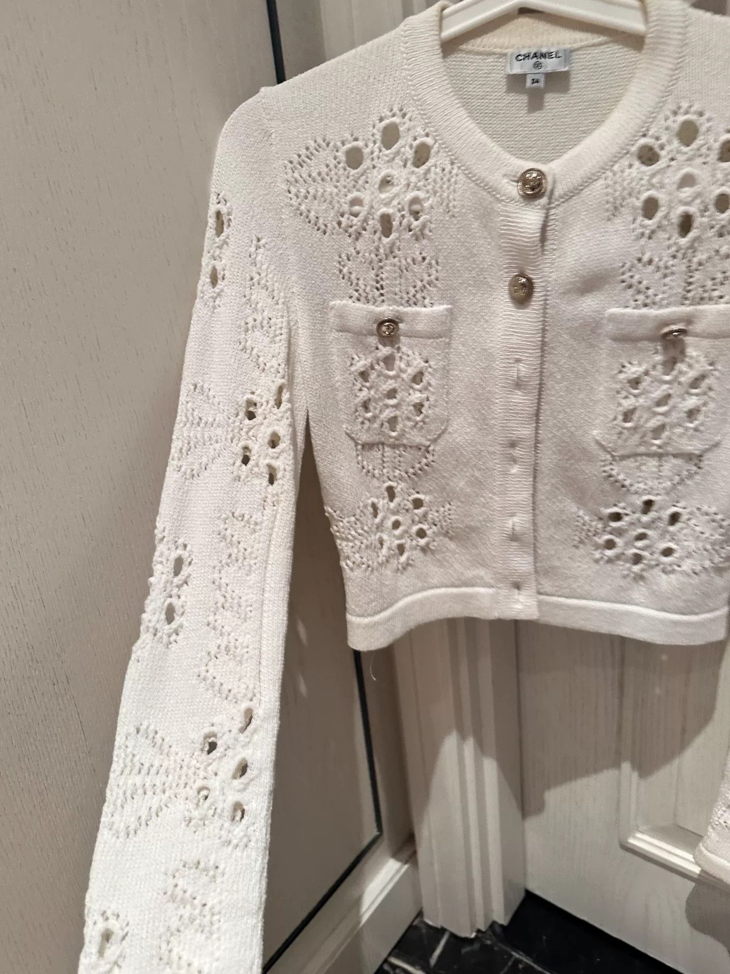 Chanel white cropped Chanel cardigan 2021 Size US S / EU 44-46 / 1 - 5 Thumbnail