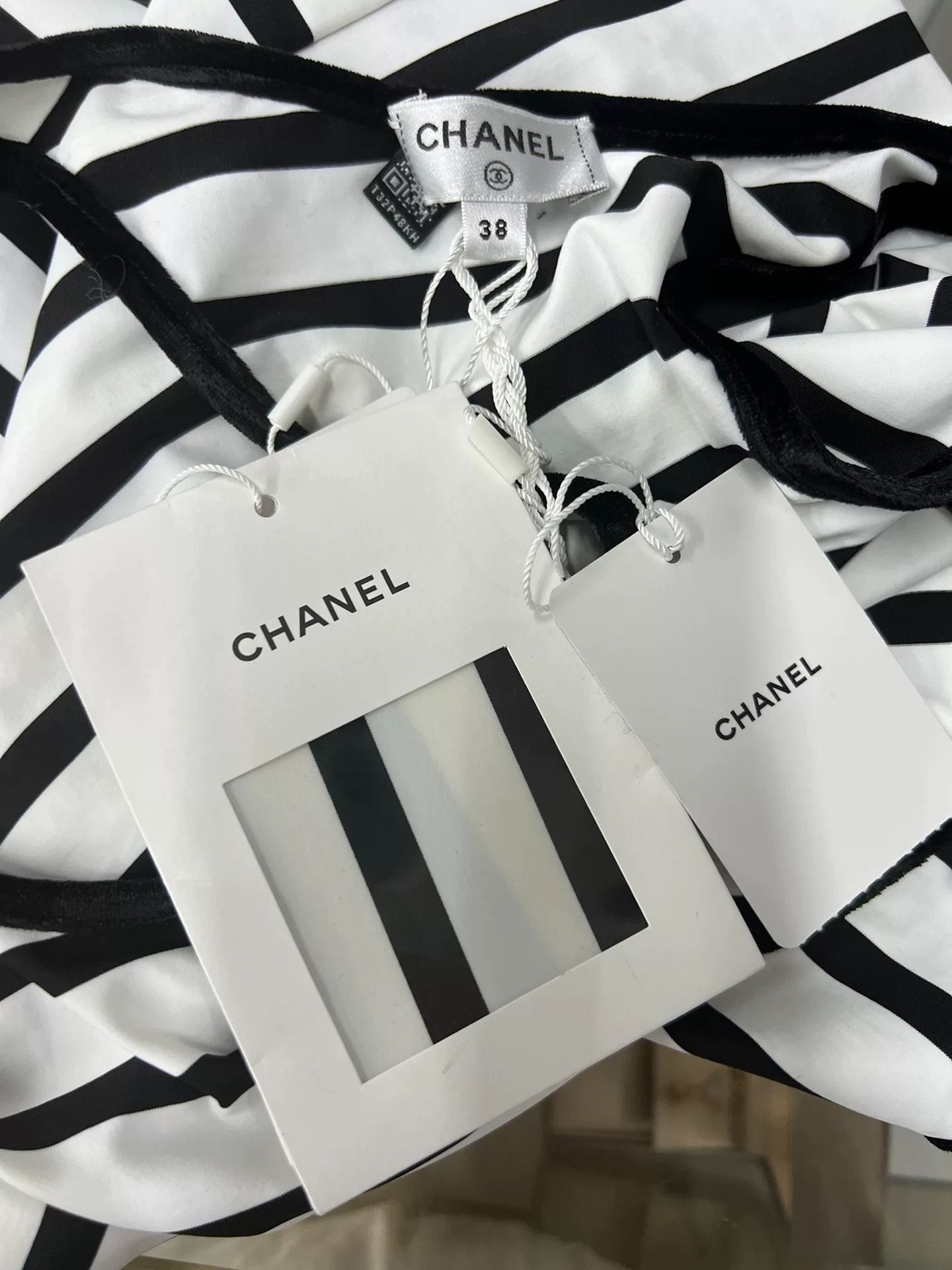 Chanel Chanel Black and White Striped Swimsuit Size US 38 / EU 54 - 3 Thumbnail