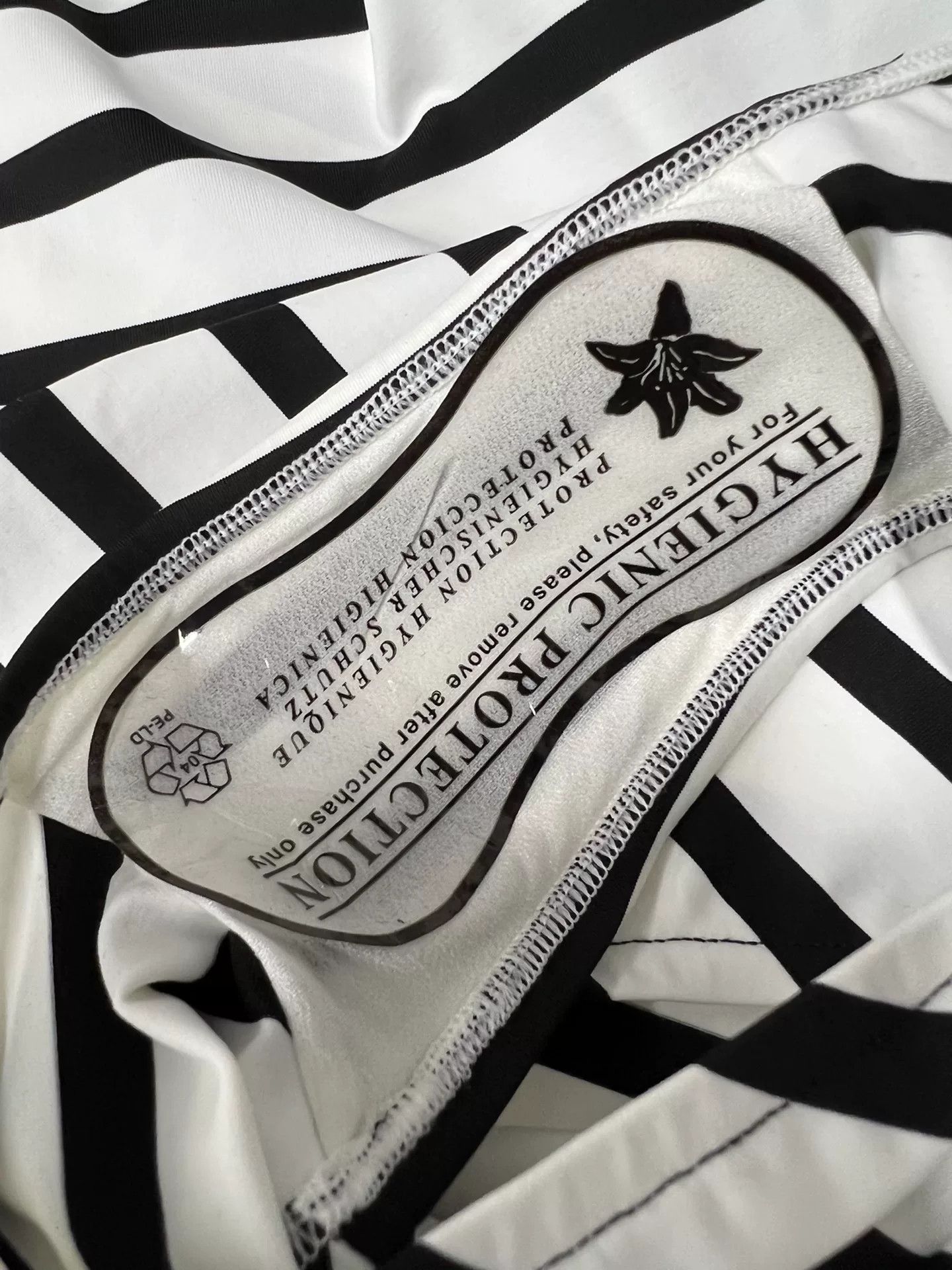Chanel Chanel Black and White Striped Swimsuit Size US 38 / EU 54 - 4 Thumbnail