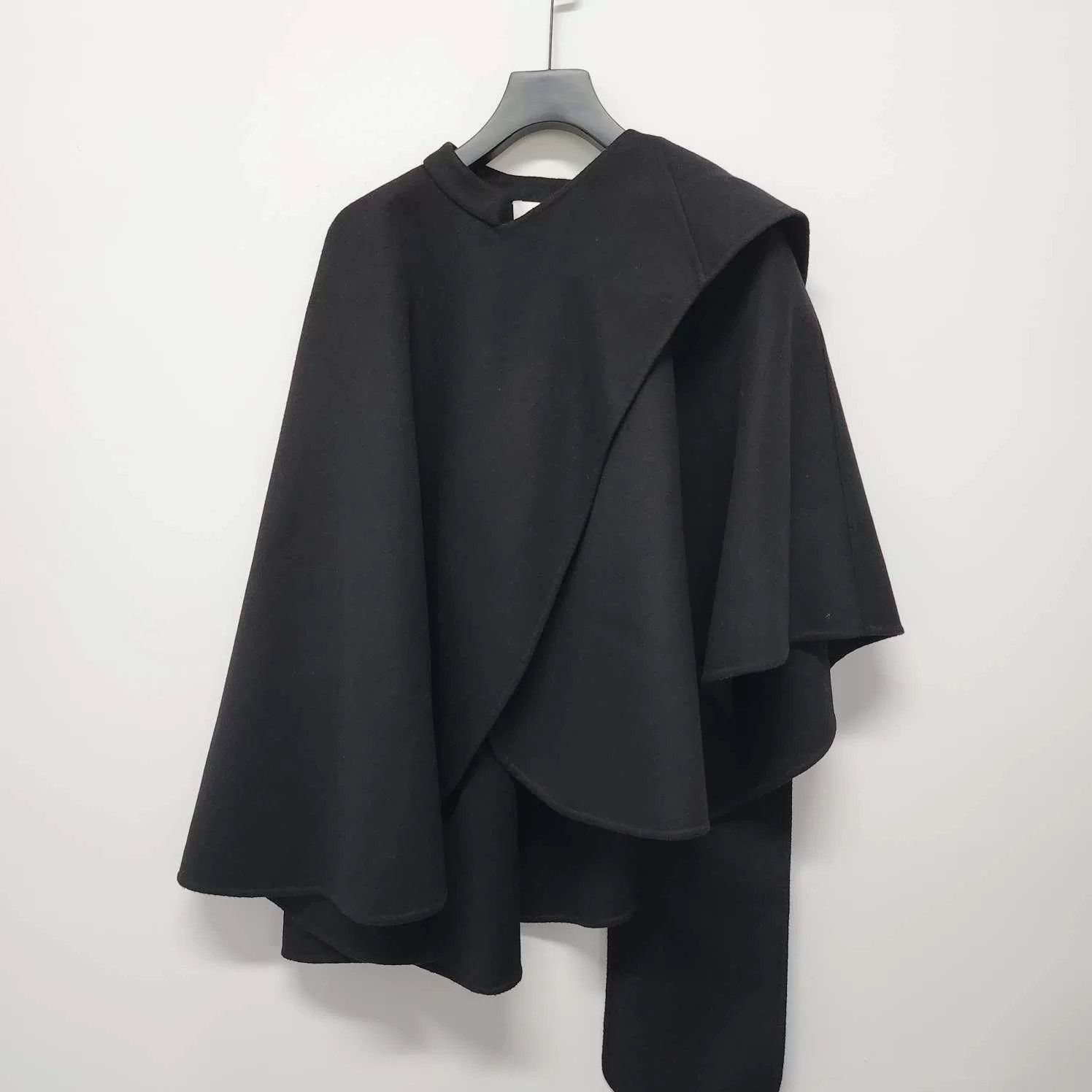 Valentino Valentino Lettered Cloak Coat Size US S / EU 44-46 / 1 - 2 Thumbnail