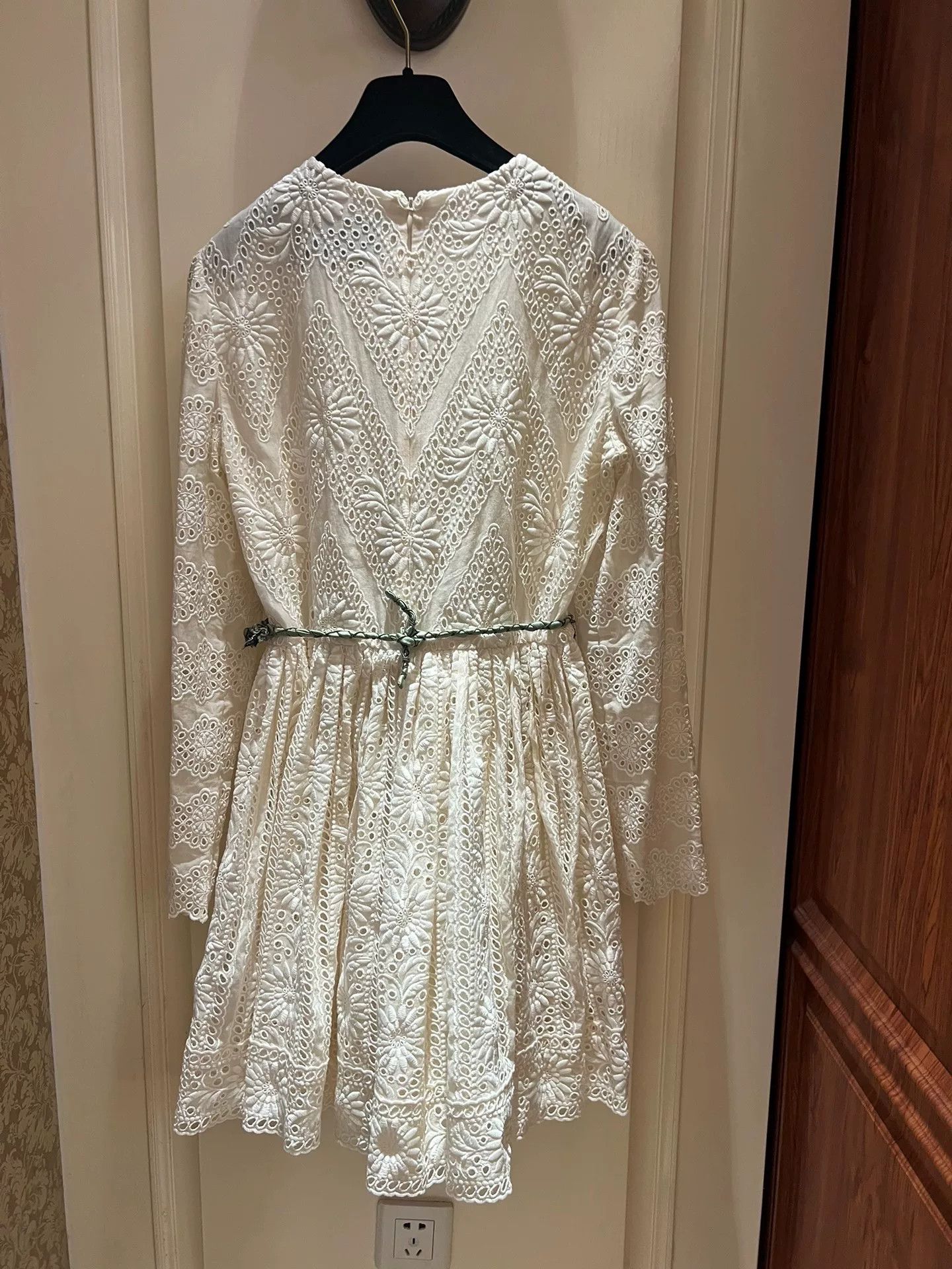 Valentino Valentino Embroidered White Dress Size S / US 4 / IT 40 - 2 Thumbnail