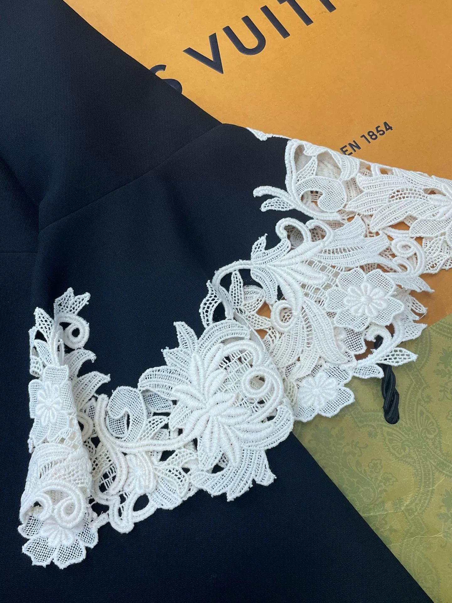 Valentino Valentino Black White Lace Dress Size US 38 / EU 54 - 2 Thumbnail