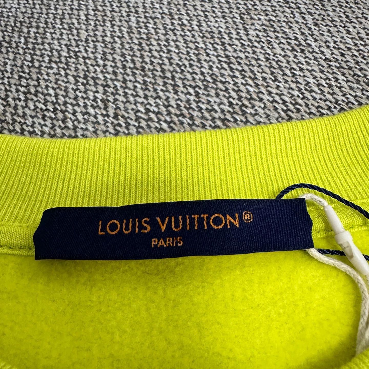Louis Vuitton Louis Vuitton SS23 Yellow Logo Sweatshirt Size US M / EU 48-50 / 2 - 2 Thumbnail