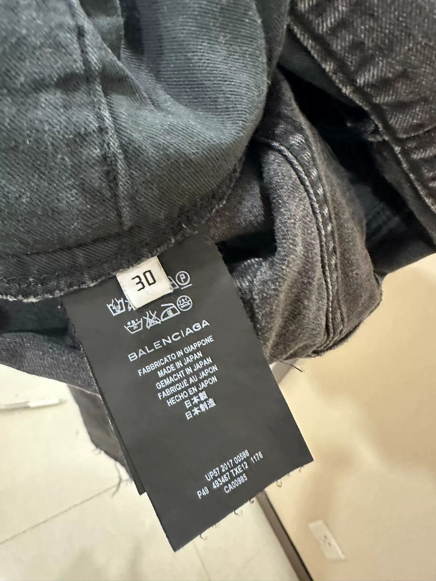 Balenciaga Balenciaga Distressed Denim Pants Size 30 Size US 30 / EU 46 - 3 Thumbnail