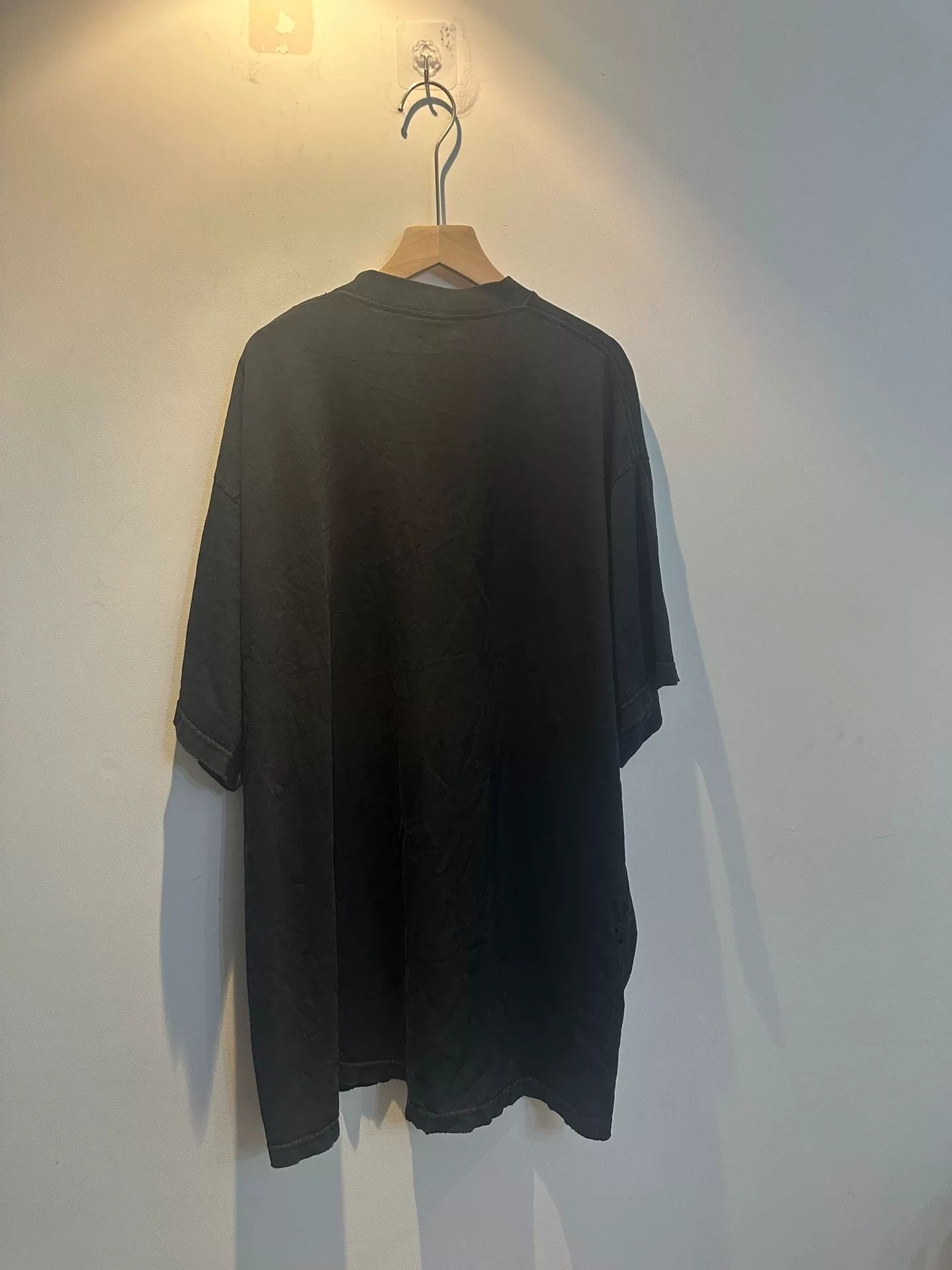 Balenciaga Balenciaga Be Different Apple Logo Short Sleeve Tee Size US M / EU 48-50 / 2 - 2 Thumbnail