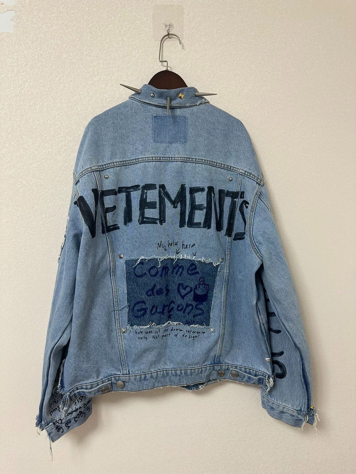 Vetements vetements graffiti studded denim jacket Size US S / EU 44-46 / 1 - 2 Thumbnail