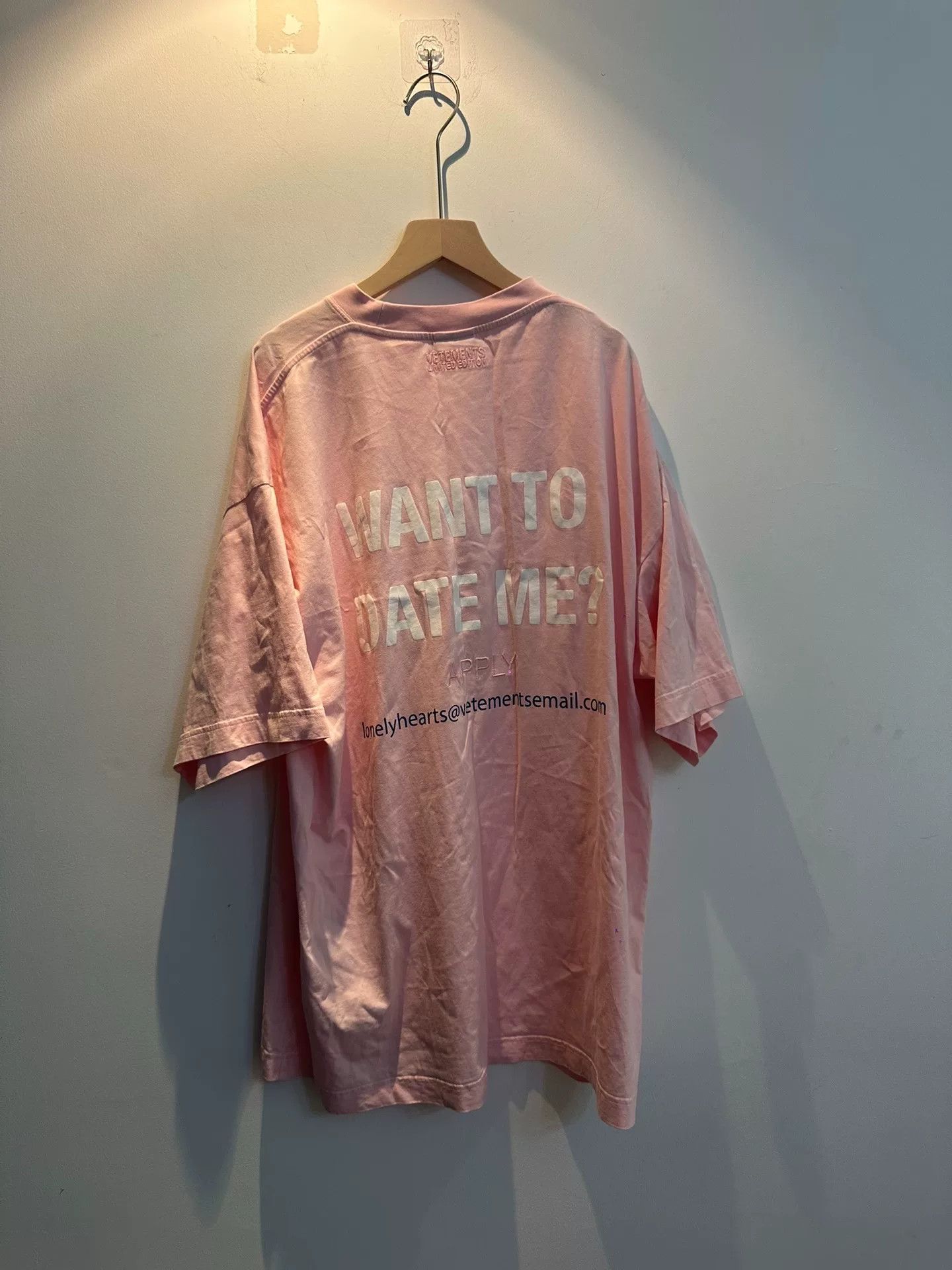 Vetements Vetements Want To Date Me Pink Tee Size S / US 4 / IT 40 - 2 Thumbnail