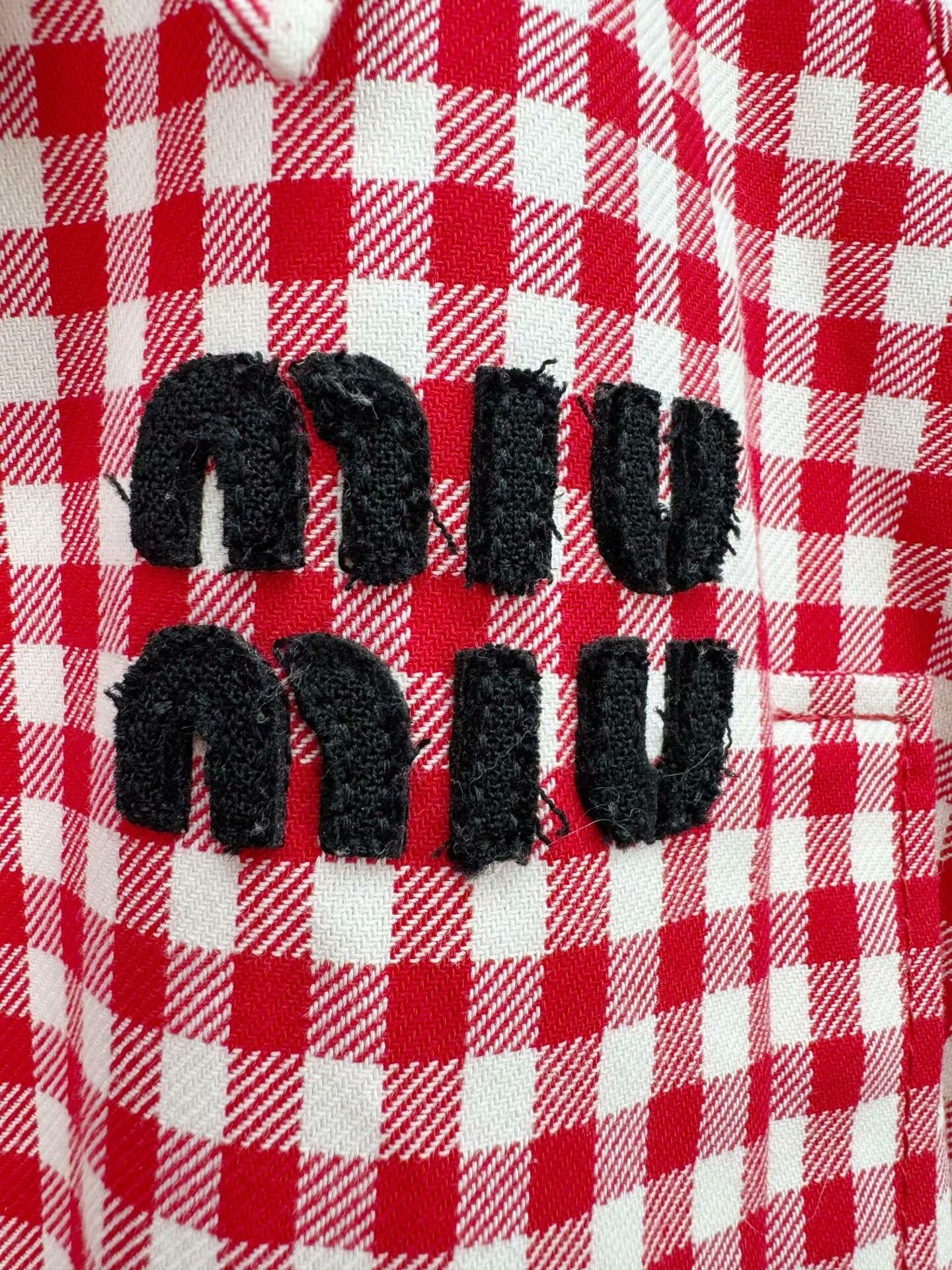 Miu Miu miu miu red and white checkered jacket Size US M / EU 48-50 / 2 - 2 Thumbnail