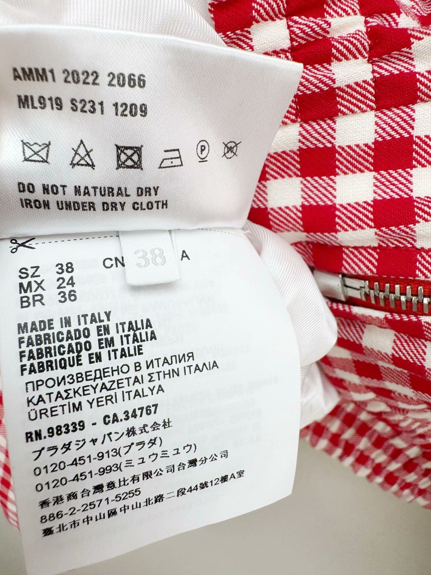 Miu Miu miu miu red and white checkered jacket Size US M / EU 48-50 / 2 - 7 Thumbnail