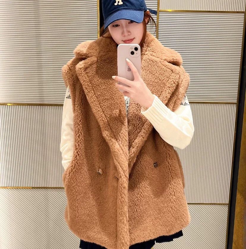 Max Mara Maxmara Teddy Series Brown Sleeveless Coat Size US M / EU 48-50 / 2 - 7 Thumbnail