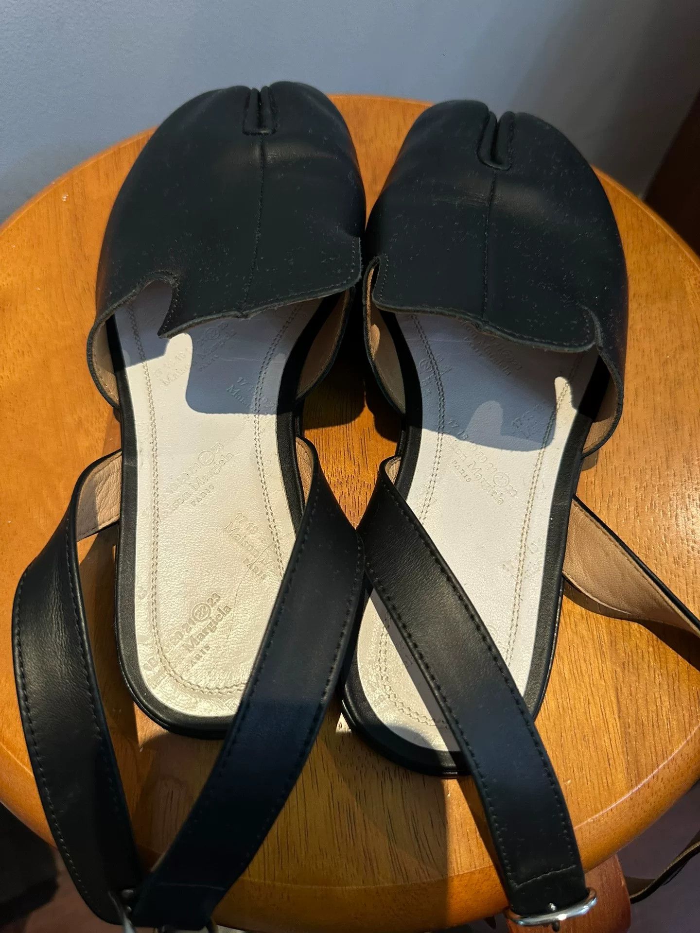 Maison Margiela Maison Margiela Black Split-Toe Leather Shoes Size US 6 / IT 36 - 2 Thumbnail