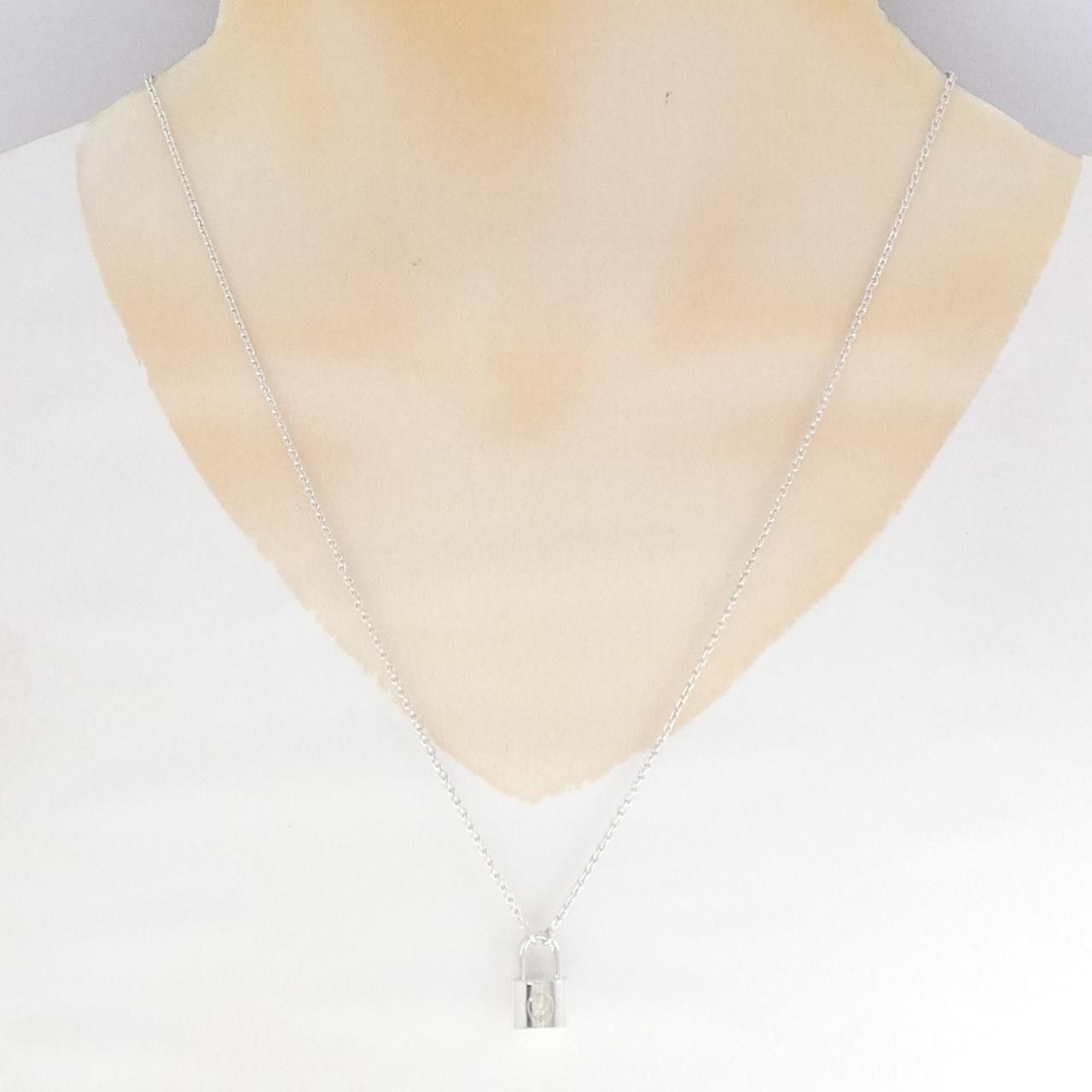 Louis Vuitton Louis Vuitton Louis Vuitton Lockit 925 Silver Necklace Metal Necklace Q93559 DUTY FREE for USA Size ONE SIZE - 6 Thumbnail