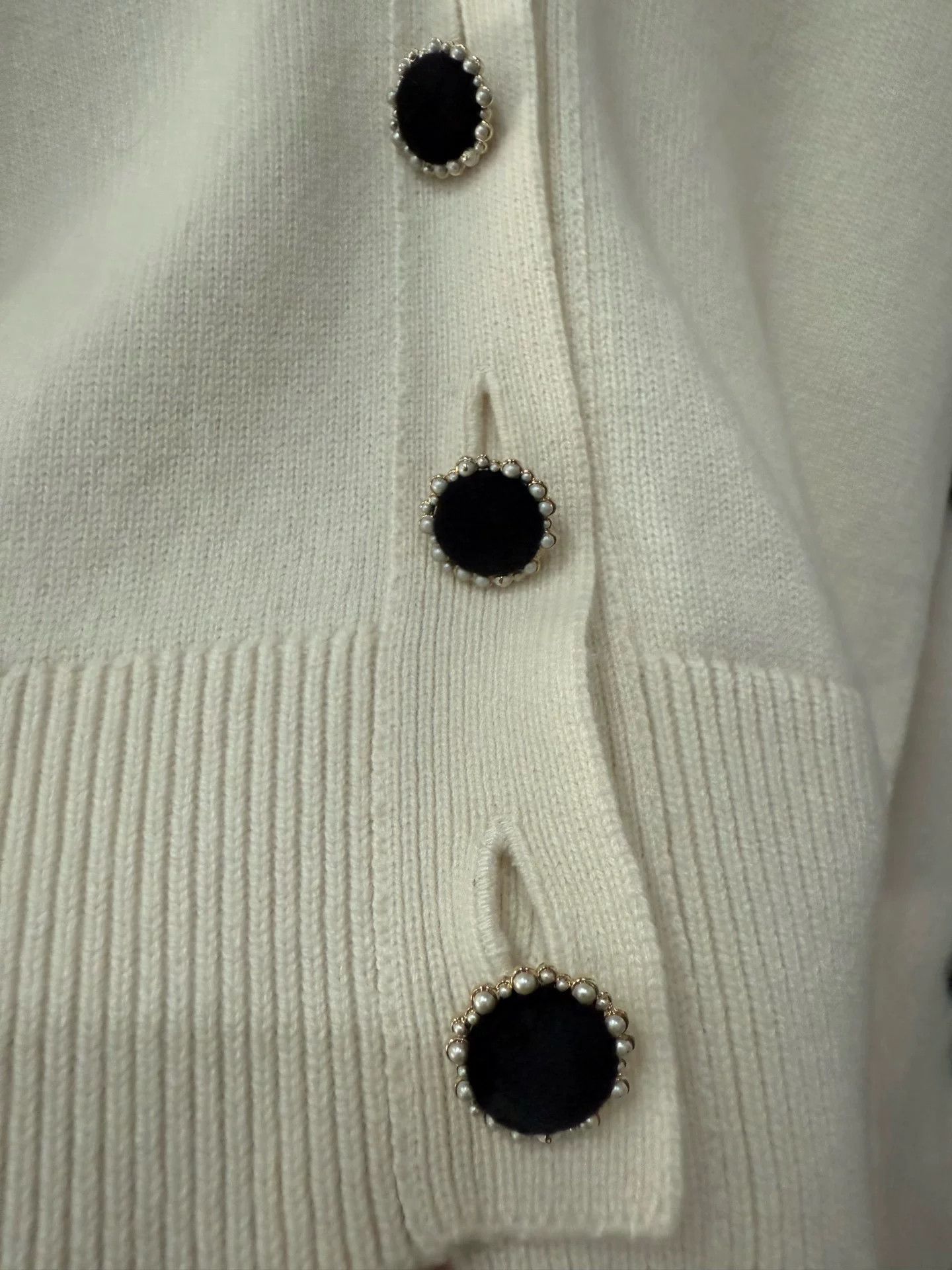 Chanel Chanel Wing Design Cardigan Size US XS / EU 42 / 0 - 5 Thumbnail