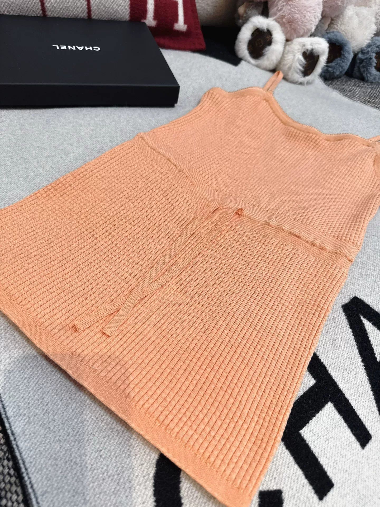 Chanel orange waffle knit spaghetti strap top Size US M / EU 48-50 / 2 - 2 Thumbnail