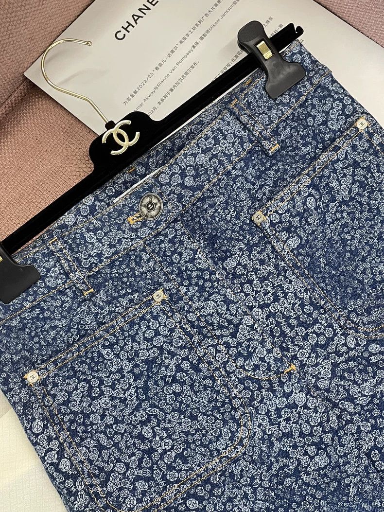 Chanel Chanel 21B Blue Camellia Print Jeans Size US 36 / EU 52 - 2 Thumbnail