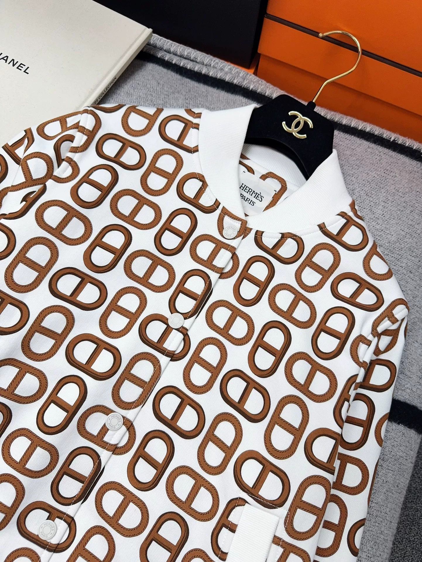 Hermes Hermes Logo Print White Jacket Size US M / EU 48-50 / 2 - 2 Thumbnail