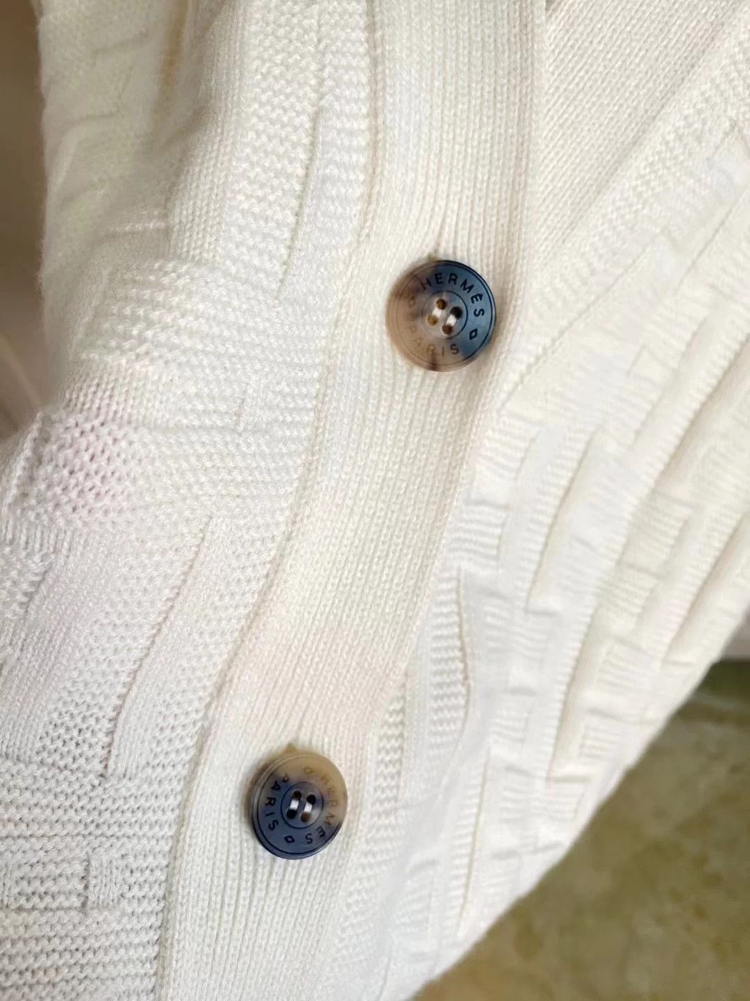 Hermes Hermes White Cardigan Sweater New Size US S / EU 44-46 / 1 - 4 Thumbnail