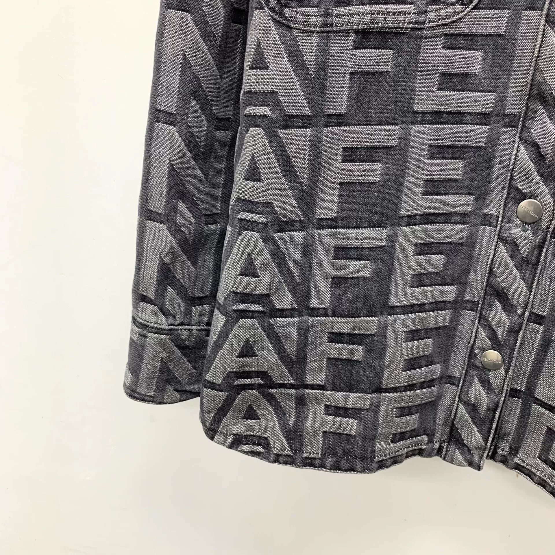 Fendi fendi gray logo long sleeve denim shirt Size US M / EU 48-50 / 2 - 4 Thumbnail