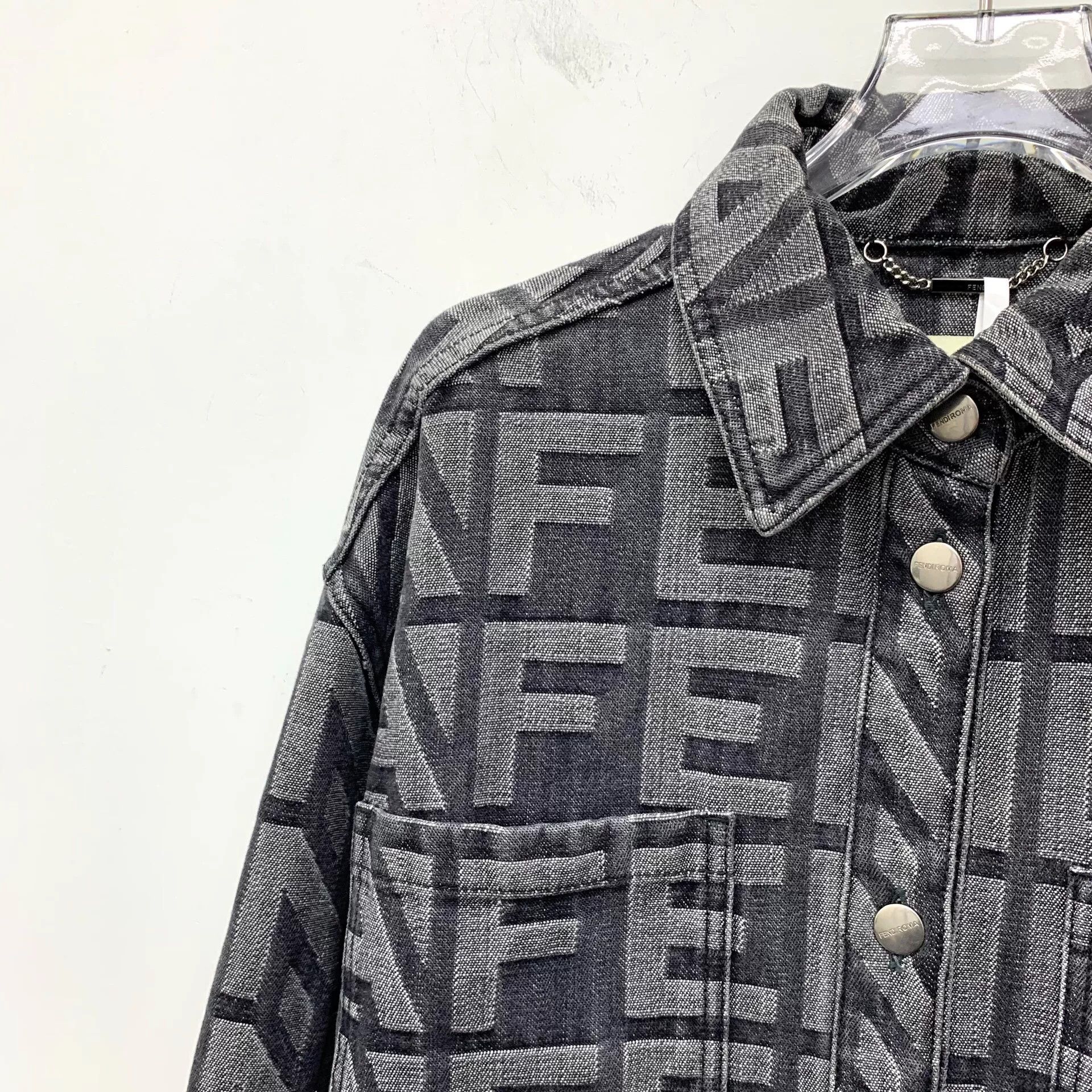 Fendi fendi gray logo long sleeve denim shirt Size US M / EU 48-50 / 2 - 3 Thumbnail