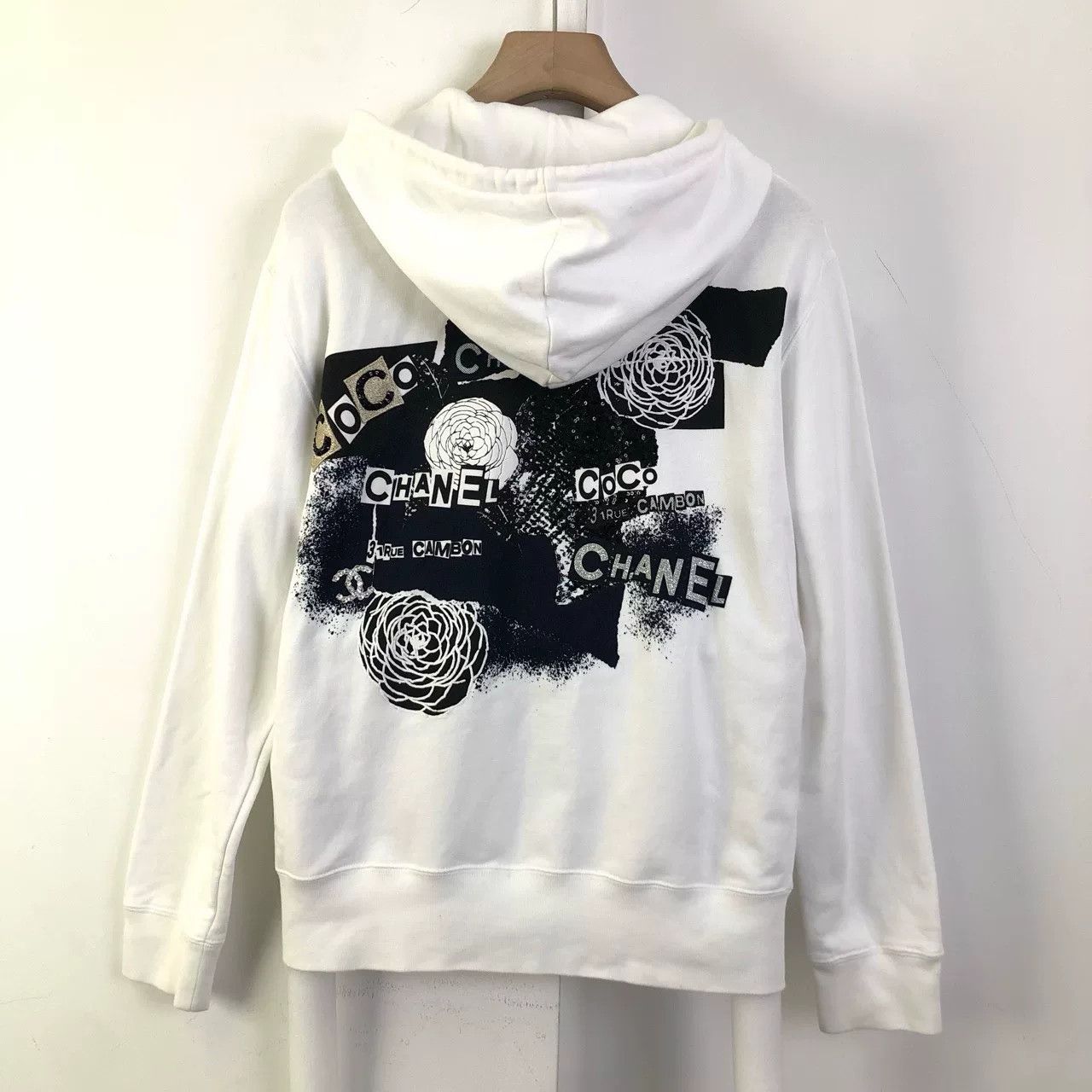 Chanel Chanel White Graffiti Sweatshirt Jacket Size US M / EU 48-50 / 2 - 2 Thumbnail