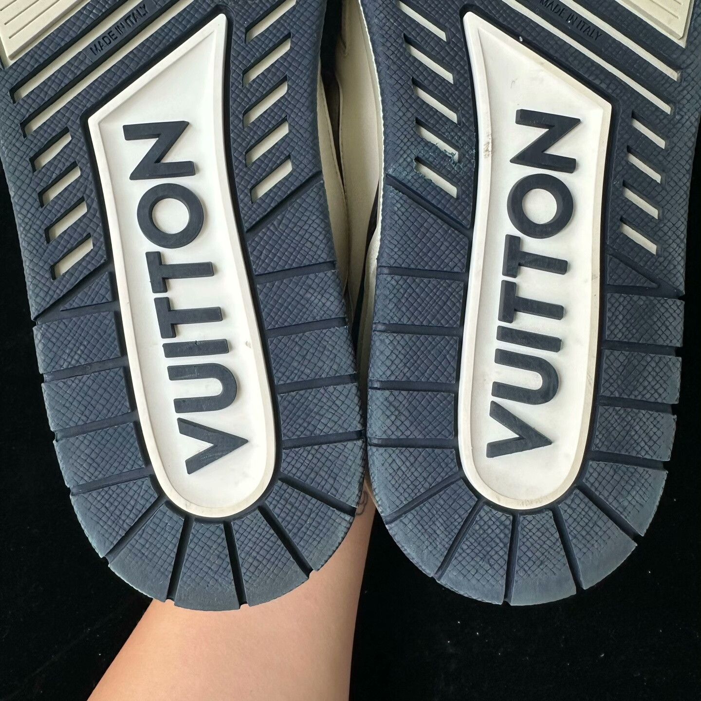 Louis Vuitton Louis Vuitton White Blue Sneakers Size US 9 / EU 42 - 9 Thumbnail
