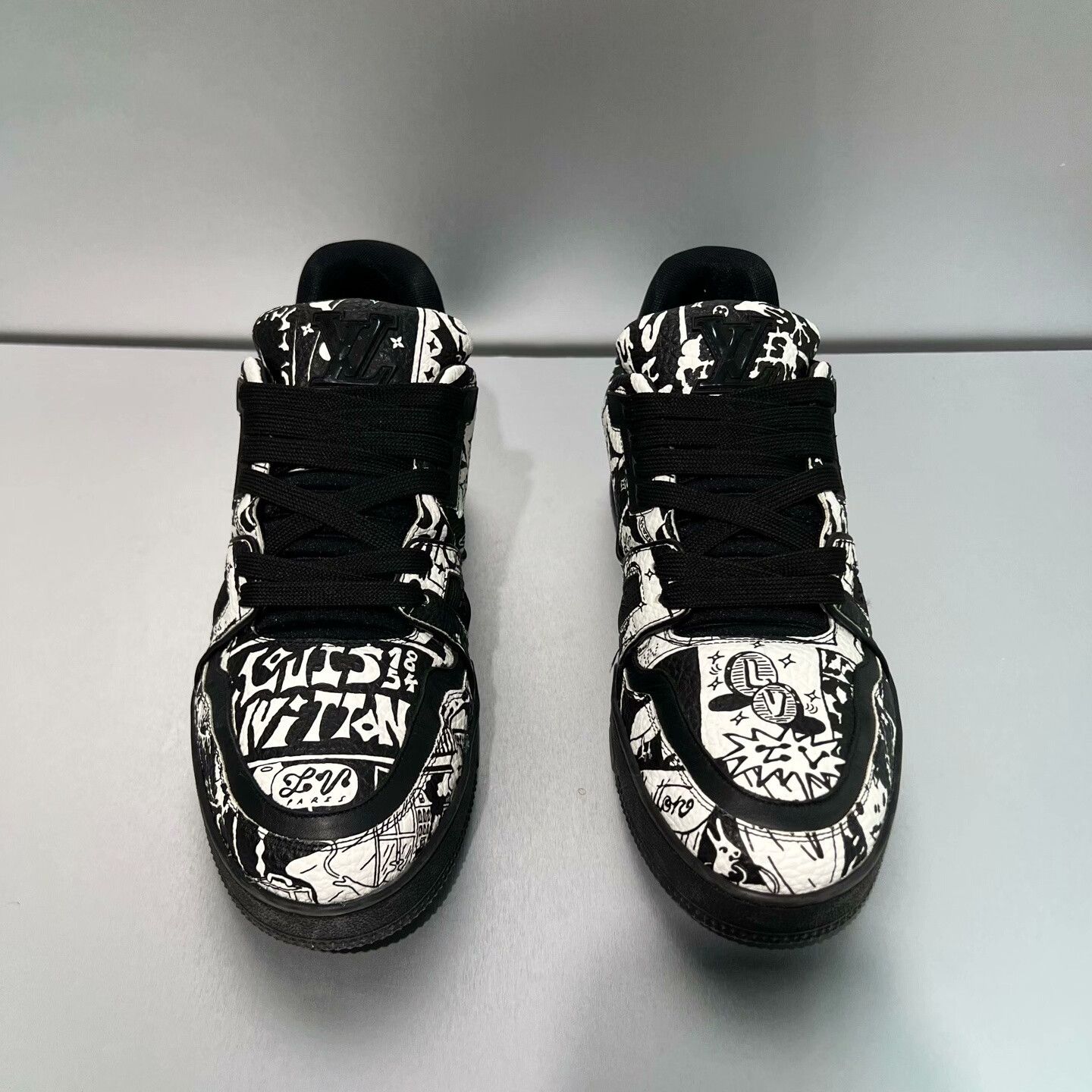 Louis Vuitton Louis Vuitton Trainer Black White Graffiti Sneakers Size US 9 / EU 42 - 3 Thumbnail