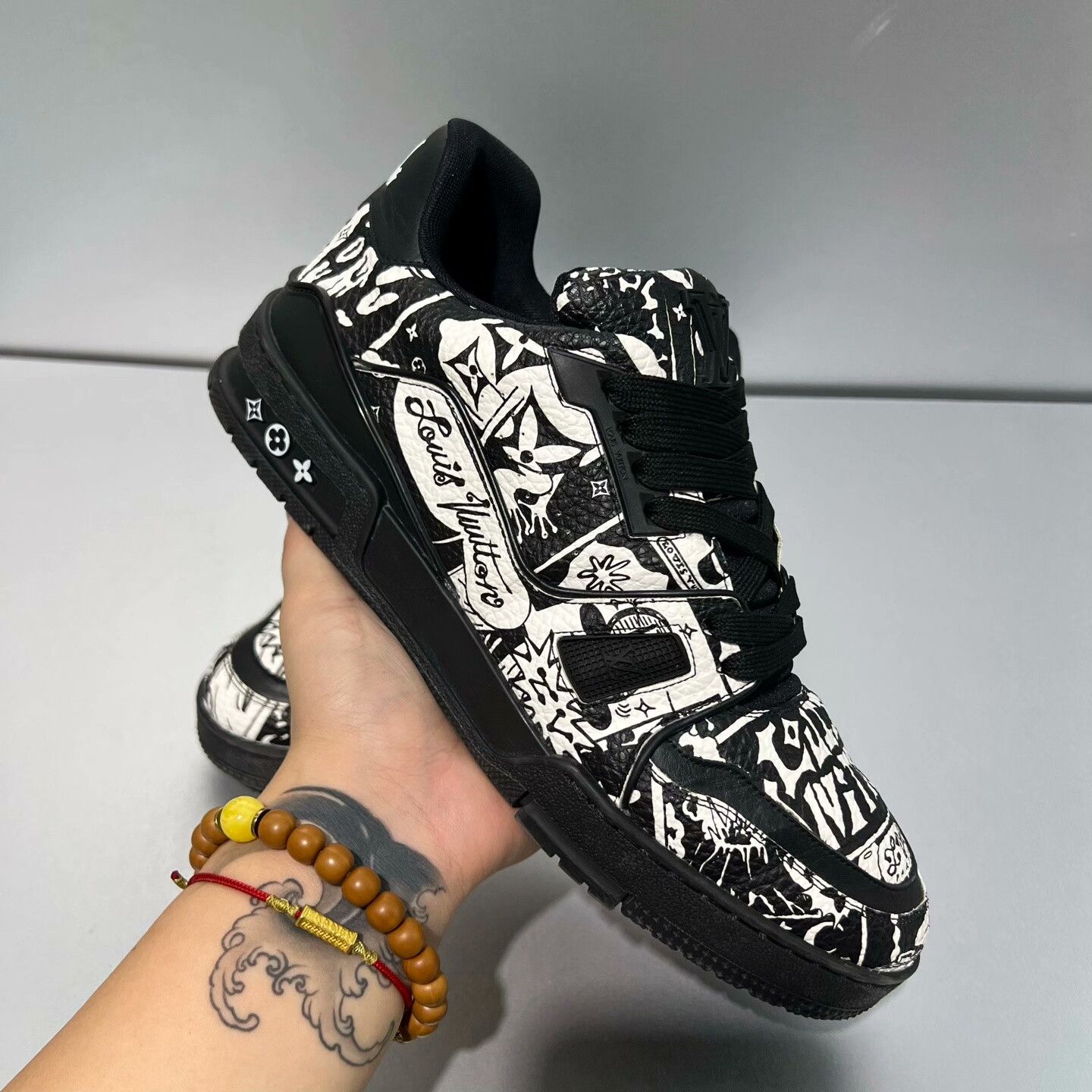 Louis Vuitton Louis Vuitton Trainer Black White Graffiti Sneakers Size US 9 / EU 42 - 4 Thumbnail