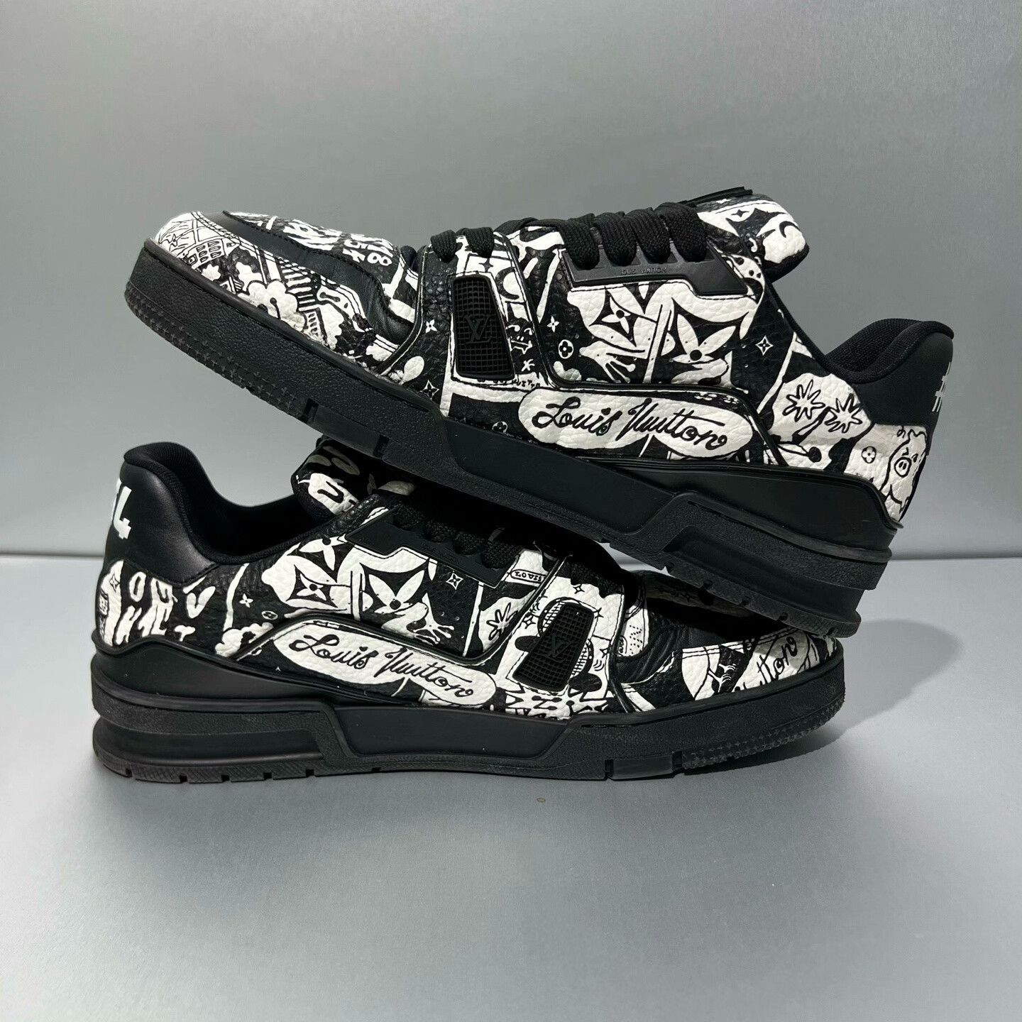 Louis Vuitton Louis Vuitton Trainer Black White Graffiti Sneakers Size US 9 / EU 42 - 9 Thumbnail