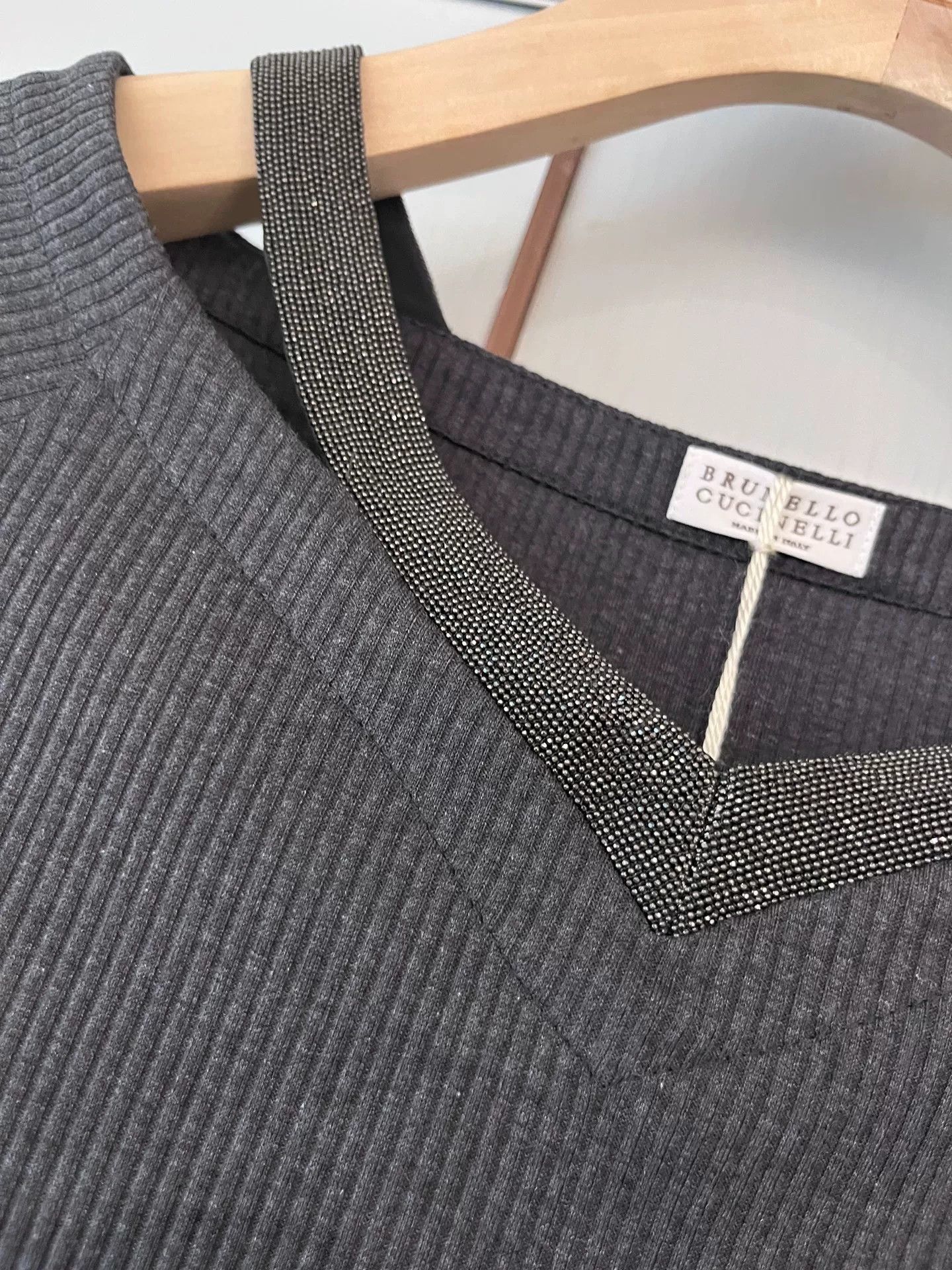 Brunello Cucinelli Brunello Cucinelli Gray V-Neck Knit Top Size US S / EU 44-46 / 1 - 3 Thumbnail