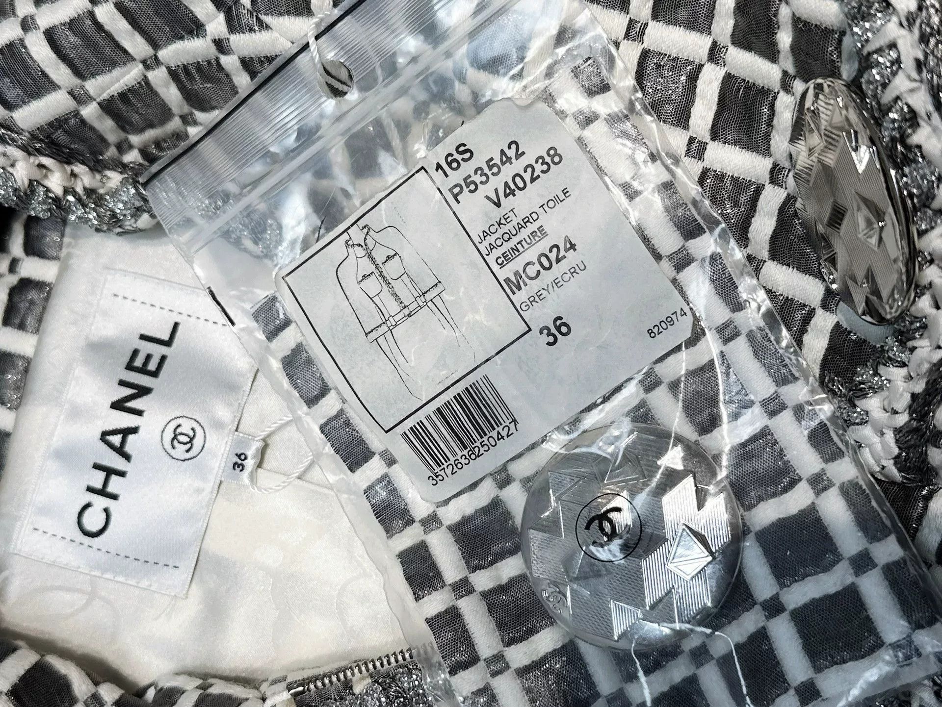 Chanel Chanel Gray White Plaid Short Jacket Size US M / EU 48-50 / 2 - 4 Thumbnail