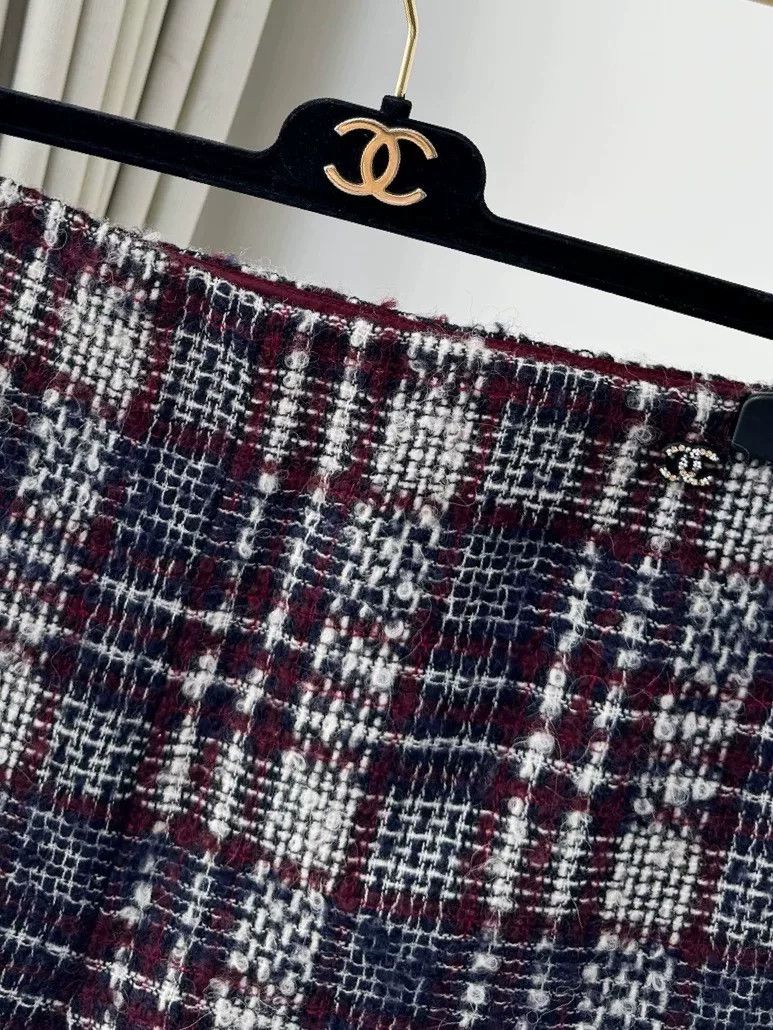 Chanel Chanel Red Base Tweed Striped Shorts Size US 34 / EU 50 - 4 Thumbnail