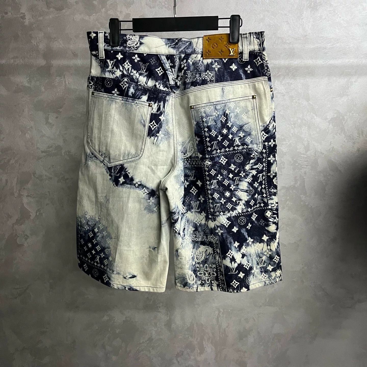 Louis Vuitton Louis Vuitton Blue Tie-Dye Logo Shorts Size US 30 / EU 46 - 2 Thumbnail