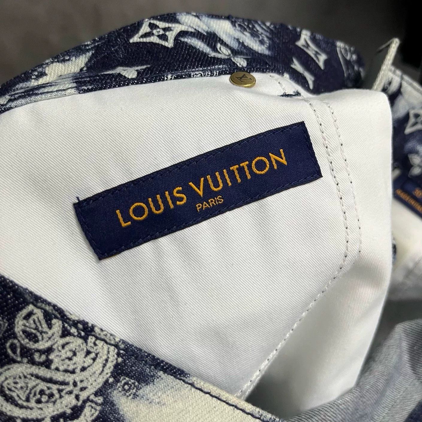 Louis Vuitton Louis Vuitton Blue Tie-Dye Logo Shorts Size US 30 / EU 46 - 4 Thumbnail
