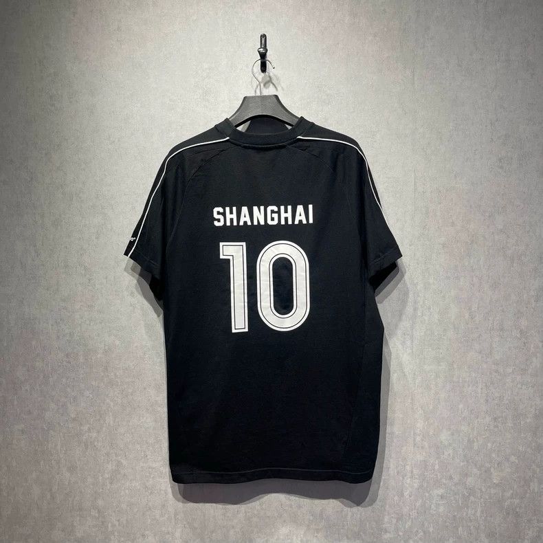 Balenciaga Balenciaga Manchester United Logo T-shirt Size US XS / EU 42 / 0 - 2 Thumbnail