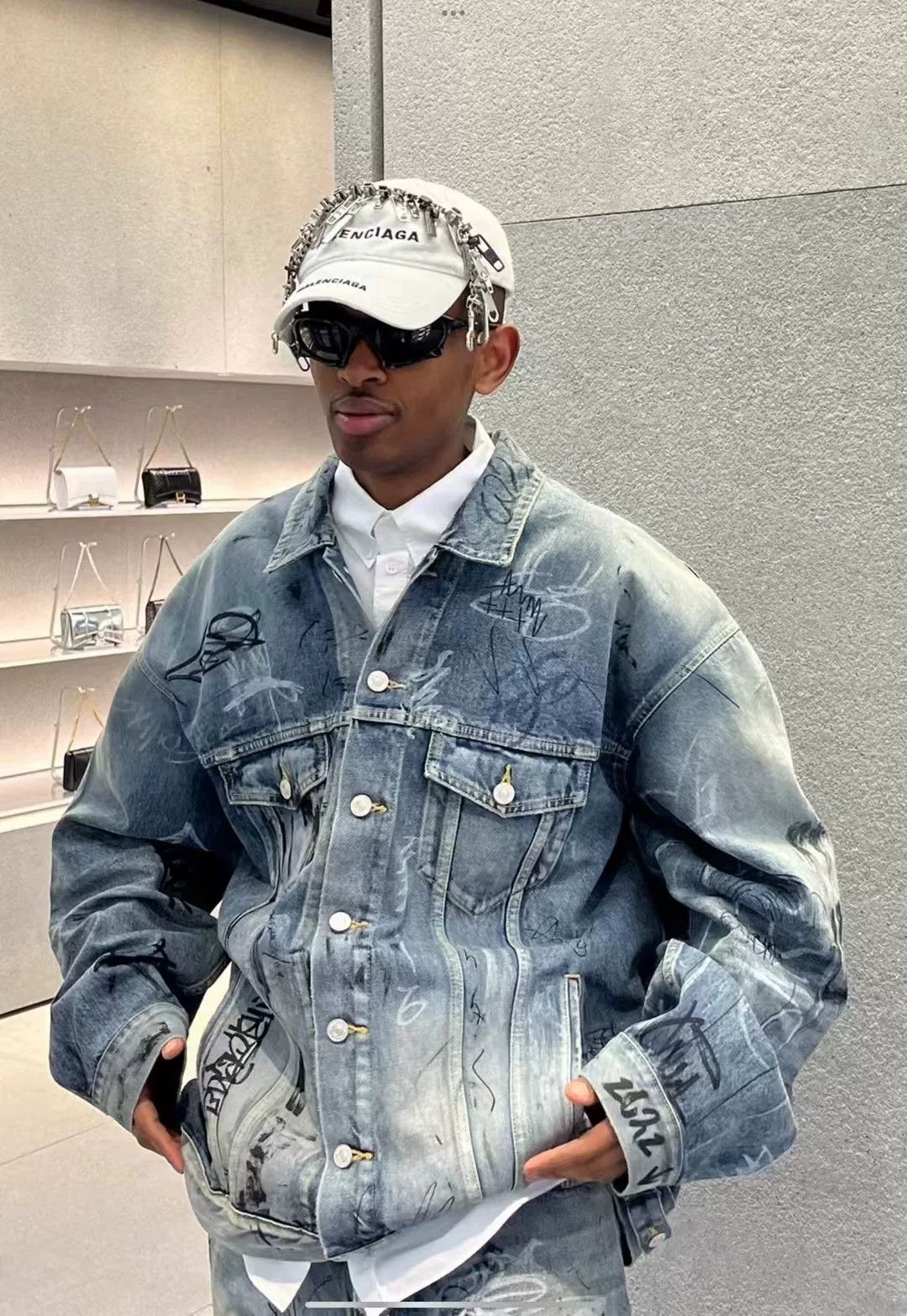 Balenciaga Balenciaga Graffiti Distressed Denim Jacket Size US S / EU 44-46 / 1 - 5 Thumbnail