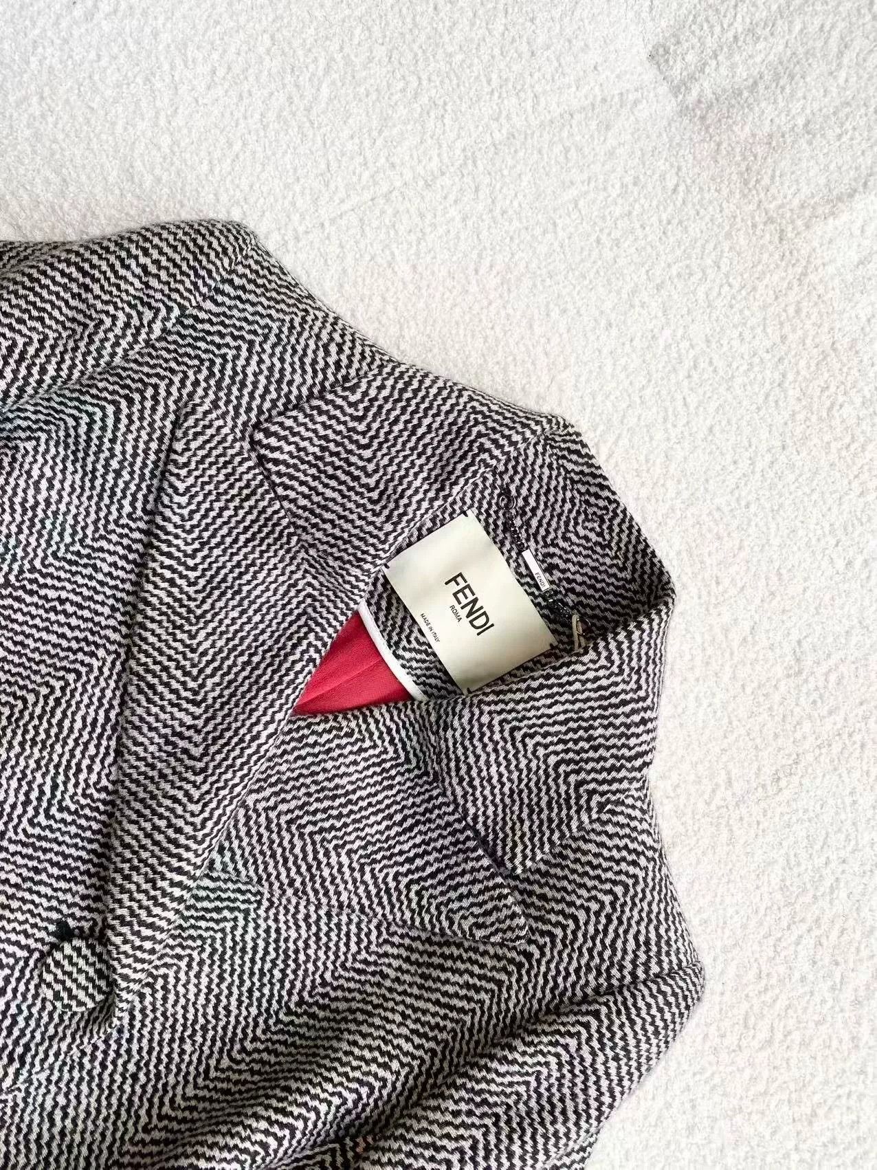 Fendi Fendi Wool Wave Plaid Pattern Coat Size US XS / EU 42 / 0 - 3 Thumbnail
