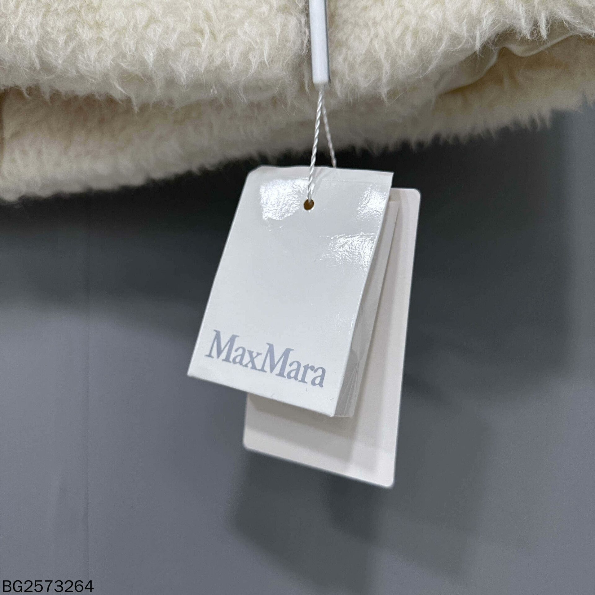 Max Mara short cream teddy coat by MaxMara Size M / US 6-8 / IT 42-44 - 7 Thumbnail