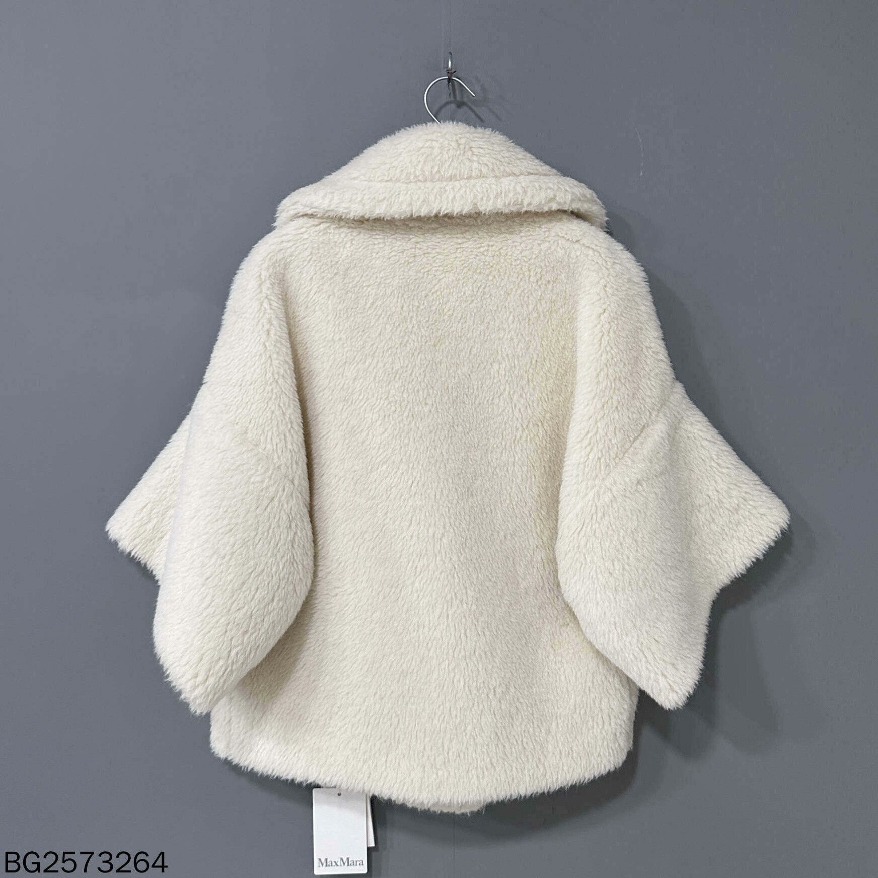 Max Mara short cream teddy coat by MaxMara Size M / US 6-8 / IT 42-44 - 3 Thumbnail