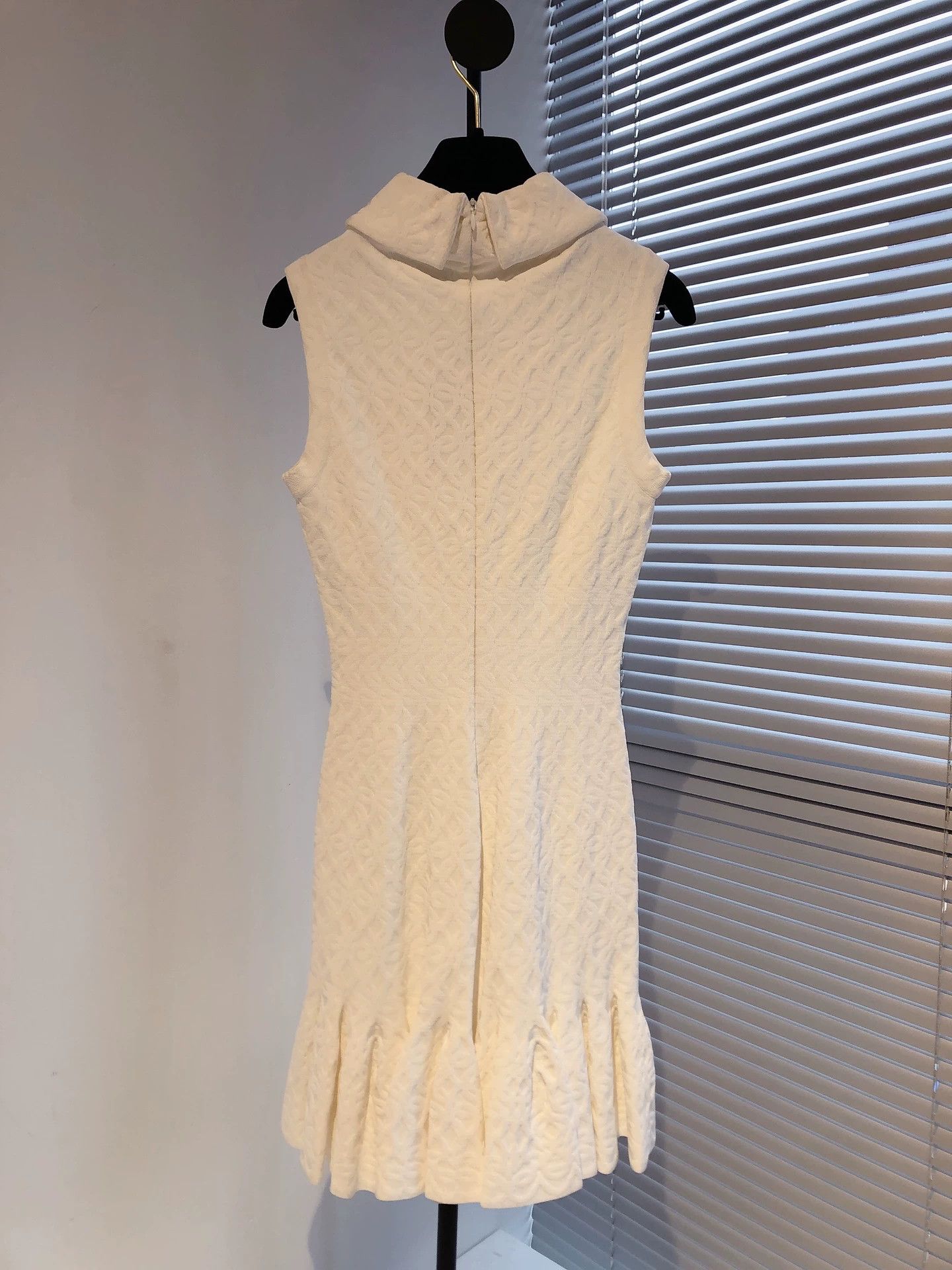 Vintage ALAIA White Sleeveless Bodycon Dress Size US S / EU 44-46 / 1 - 2 Thumbnail