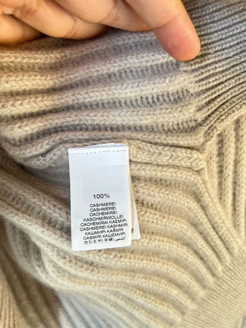 Brunello Cucinelli Brunello Cucinelli V-Neck Sequin Cashmere Sweater Size US S / EU 44-46 / 1 - 3 Thumbnail