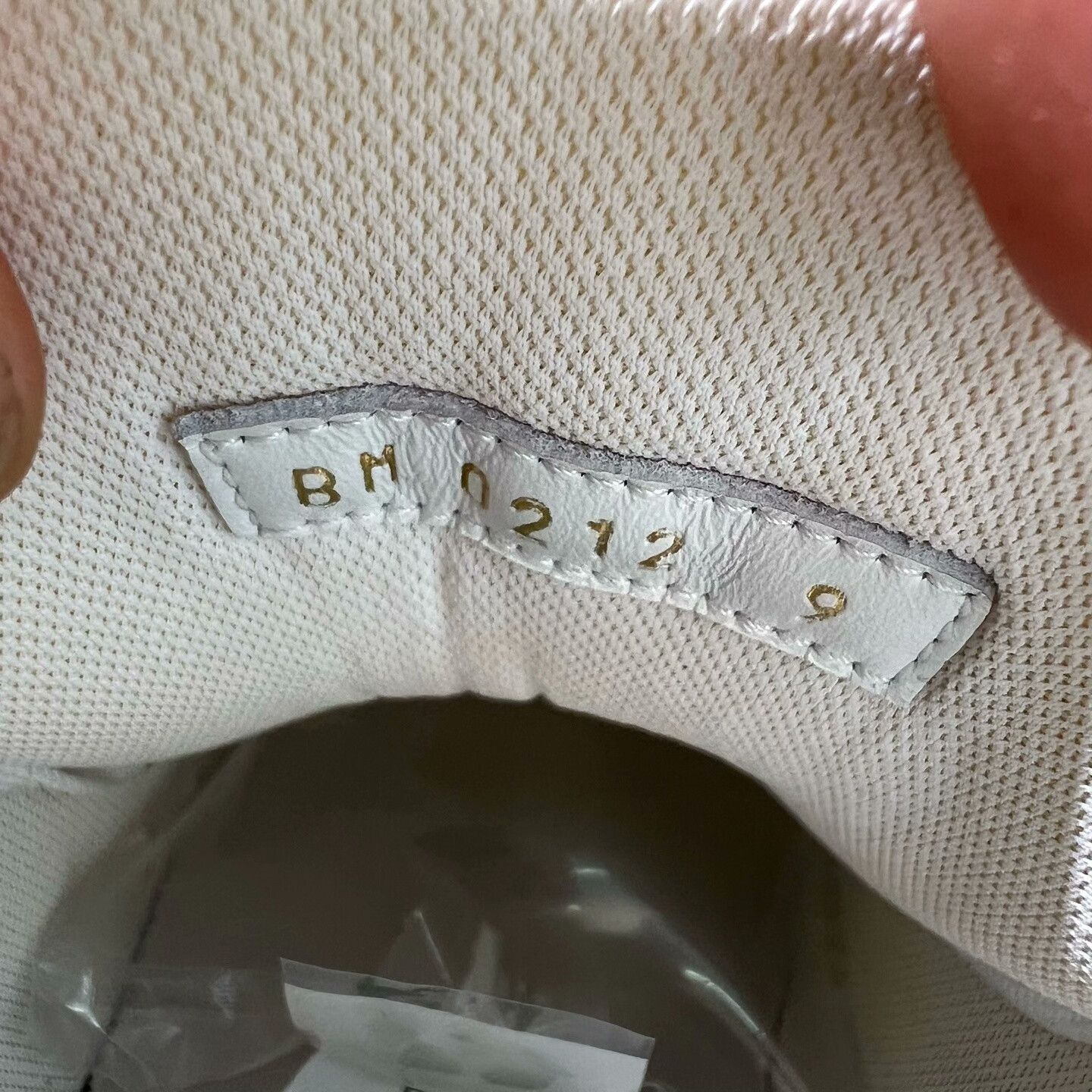 Louis Vuitton Louis Vuitton Trainer White Sneakers Size US 9 / EU 42 - 6 Thumbnail