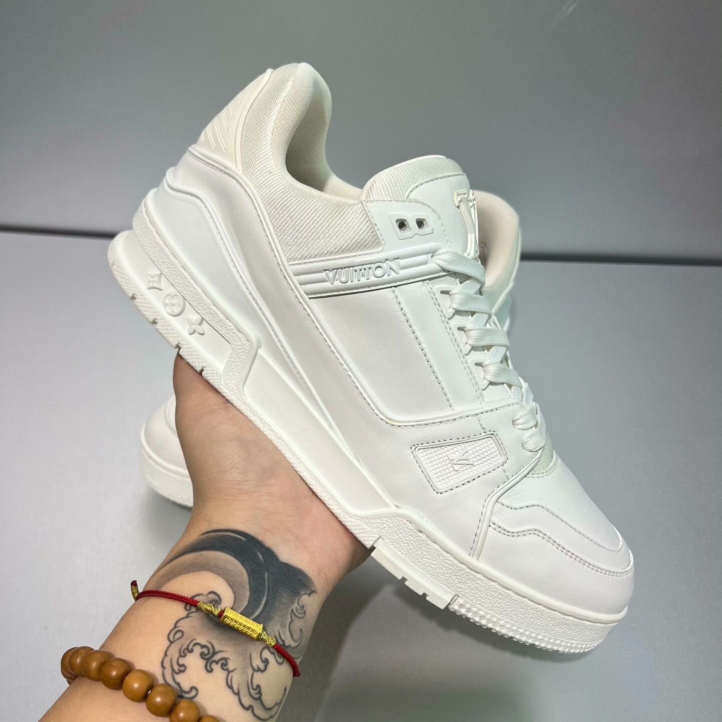 Louis Vuitton Louis Vuitton Trainer White Sneakers Size US 9 / EU 42 - 9 Thumbnail
