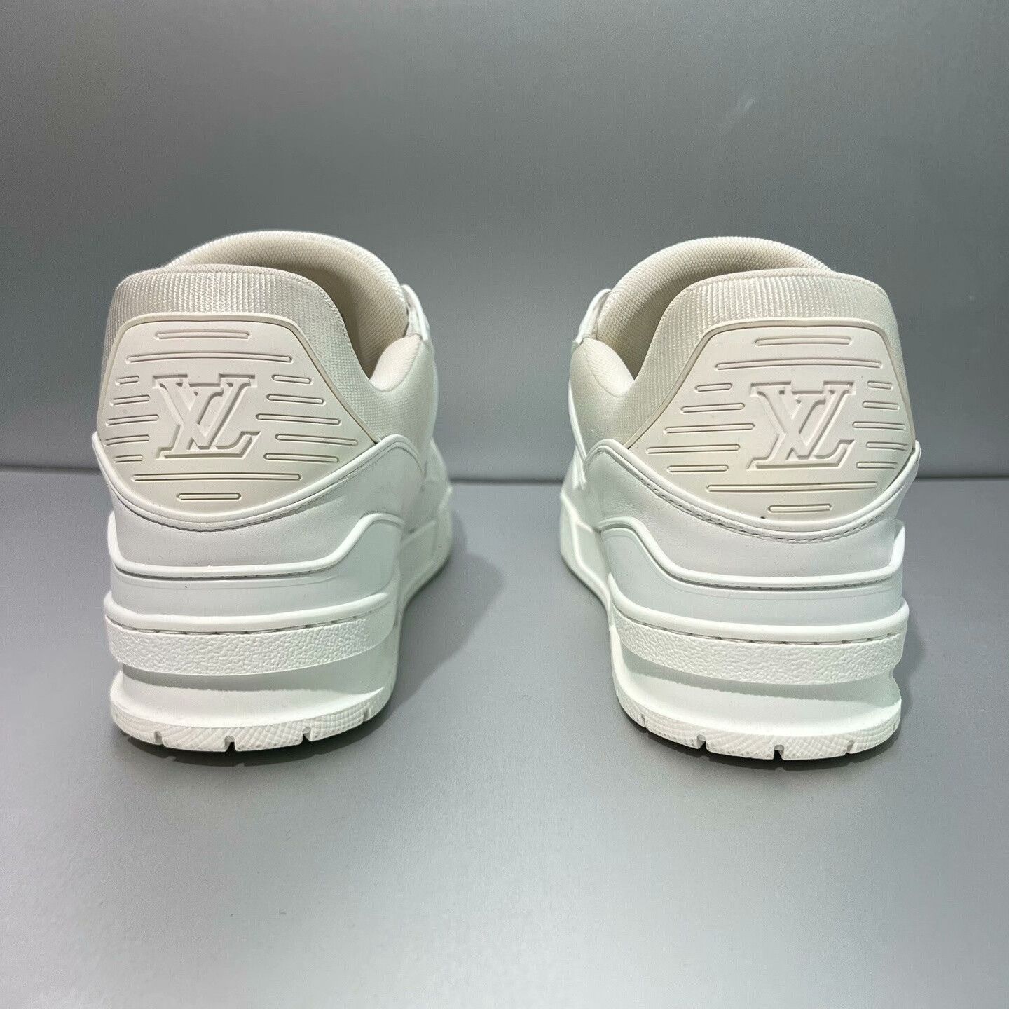 Louis Vuitton Louis Vuitton Trainer White Sneakers Size US 9 / EU 42 - 5 Thumbnail