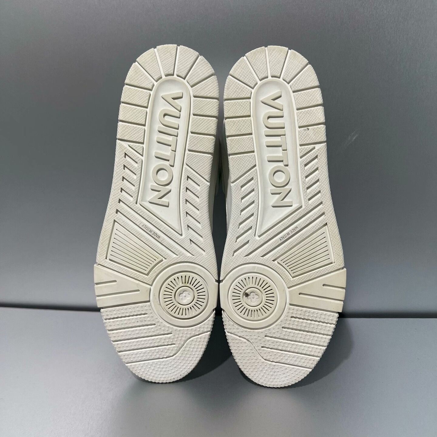 Louis Vuitton Louis Vuitton Trainer White Sneakers Size US 9 / EU 42 - 7 Thumbnail