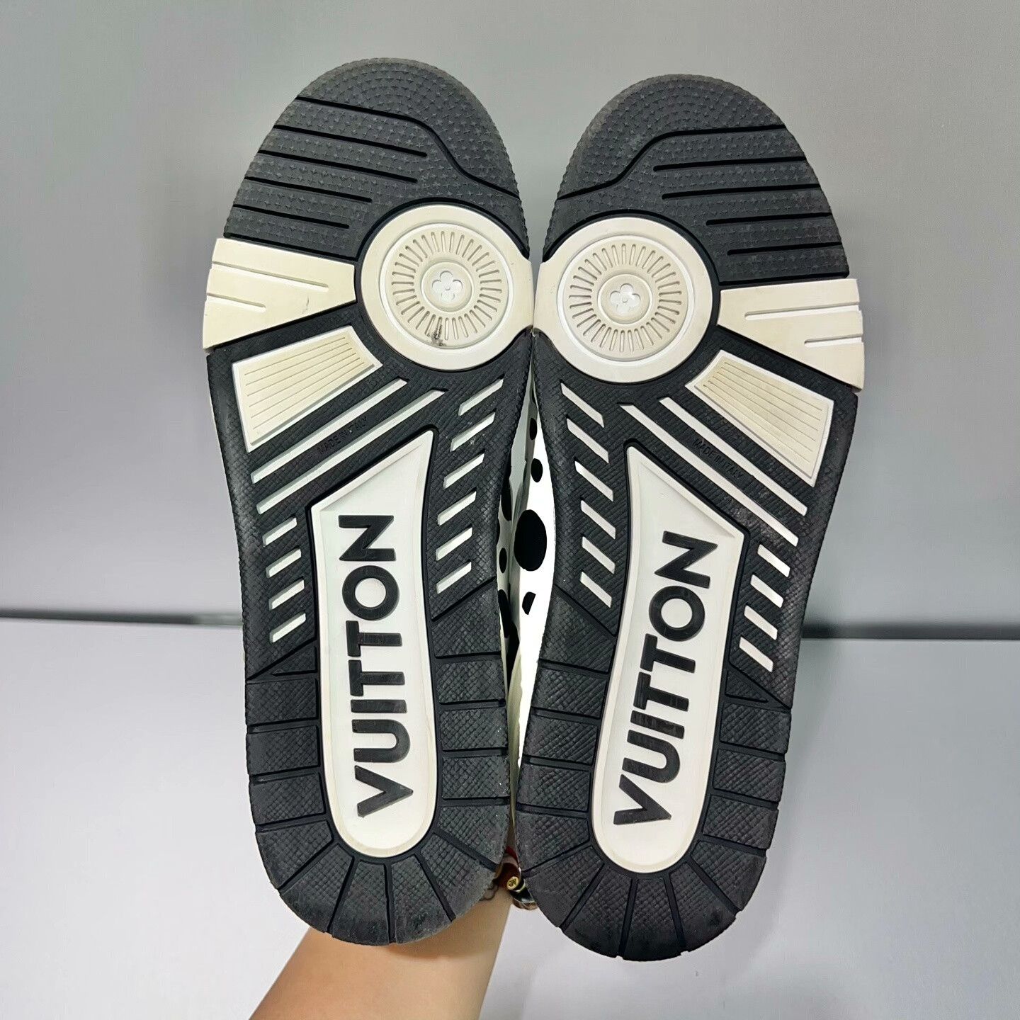 Louis Vuitton Louis Vuitton Trainer Yayoi Kusama Polka Dot Size US 8.5 / EU 41-42 - 7 Thumbnail