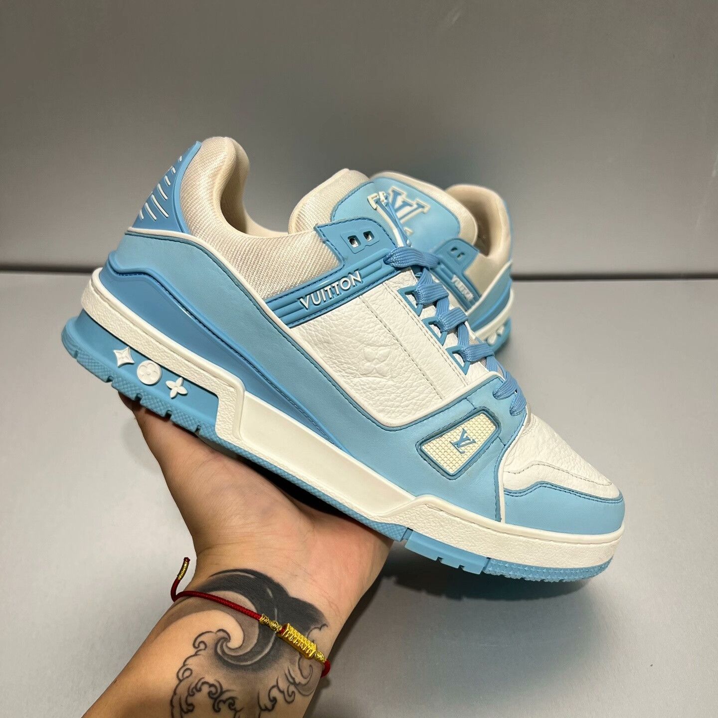 Louis Vuitton Louis Vuitton Trainer White Blue Sneakers Size US 8.5 / EU 41-42 - 9 Thumbnail