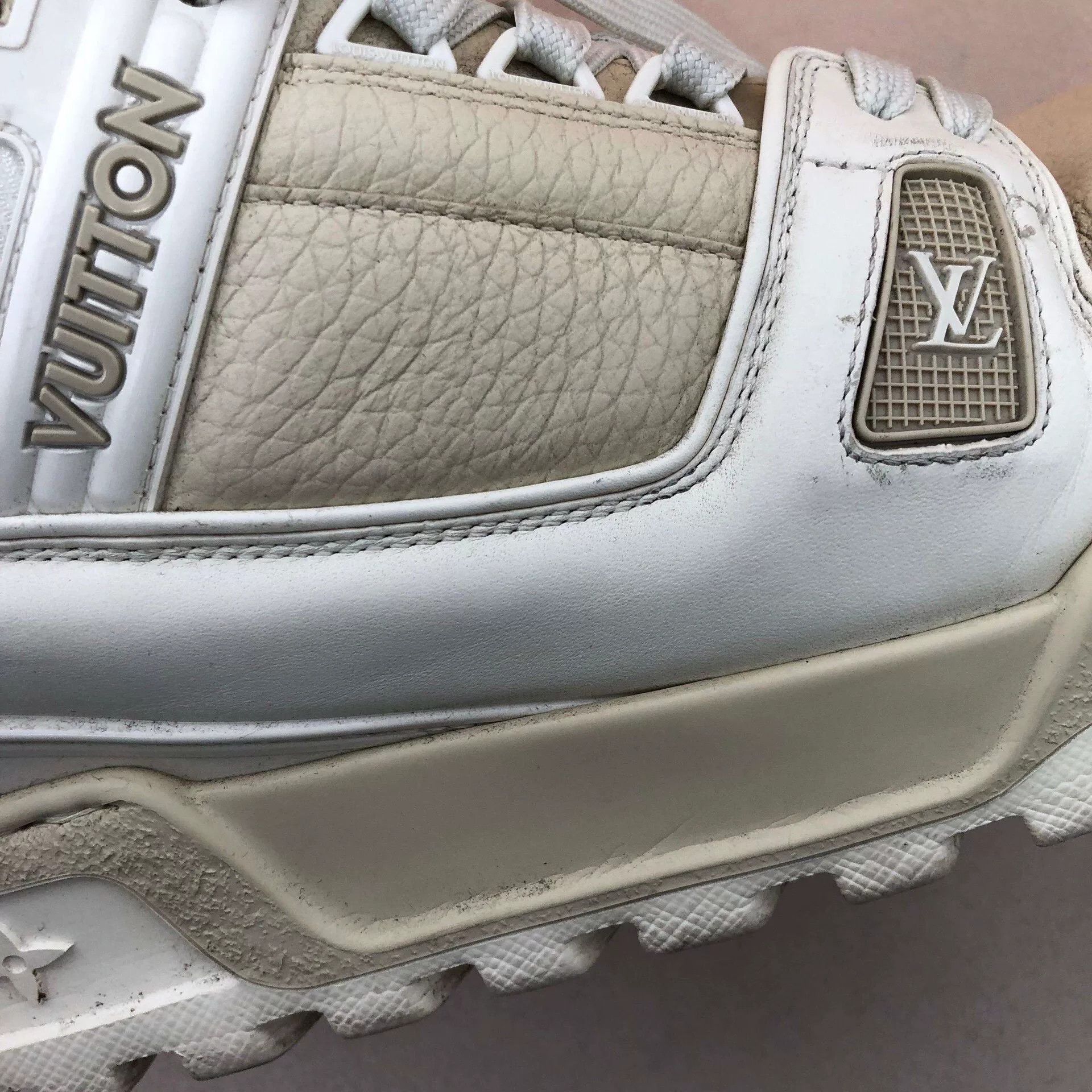 Louis Vuitton LV Ivory Low-Top Sneakers Size 8 Size US 8 / EU 41 - 5 Thumbnail