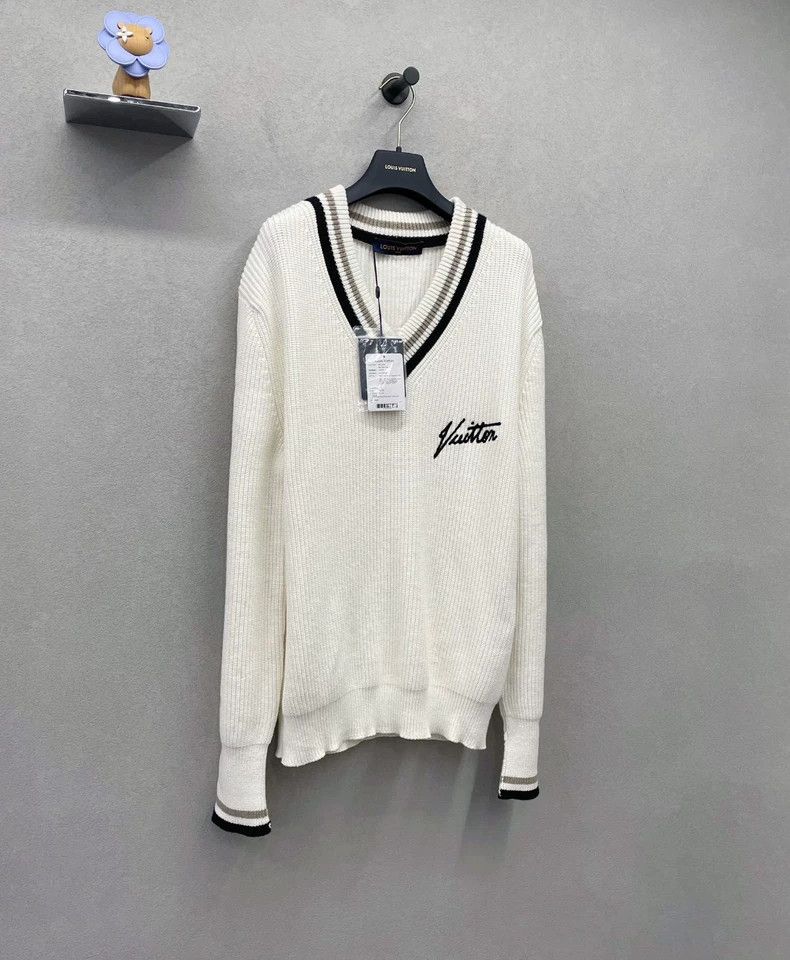 Louis Vuitton Louis Vuitton Beige V-Neck Knit Sweater Size US S / EU 44-46 / 1 - 3 Thumbnail