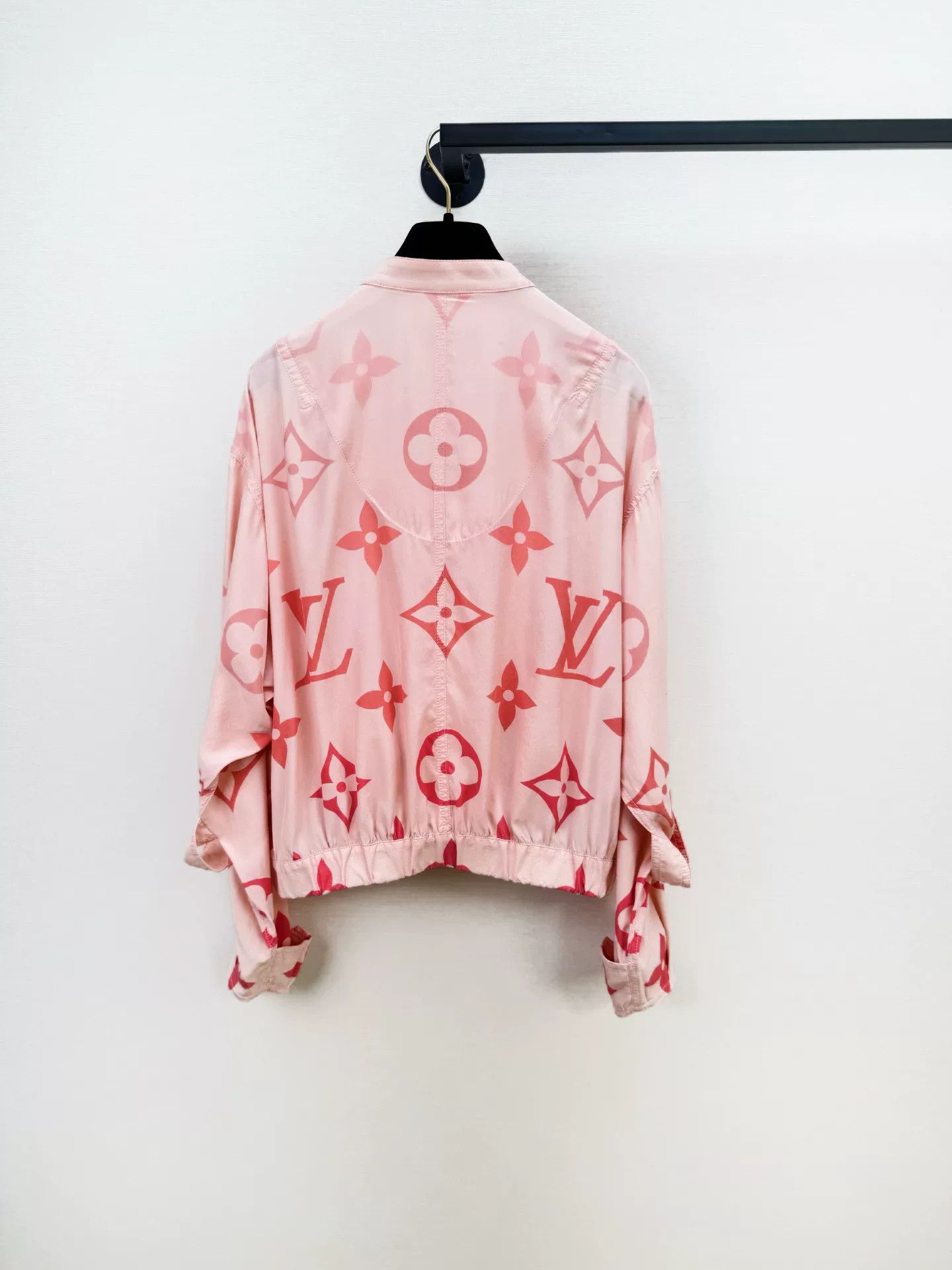 Louis Vuitton Louis Vuitton Pink Monogram Windbreaker Jacket Size US XS / EU 42 / 0 - 9 Thumbnail